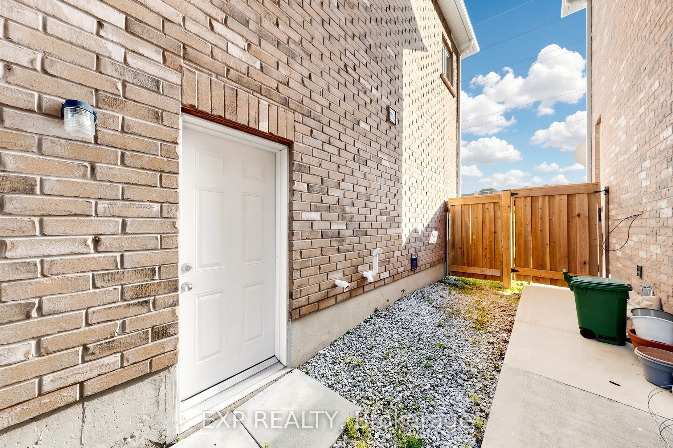 10 Borrelli Drive, Brampton, ON L6Y 5W9 photo 4