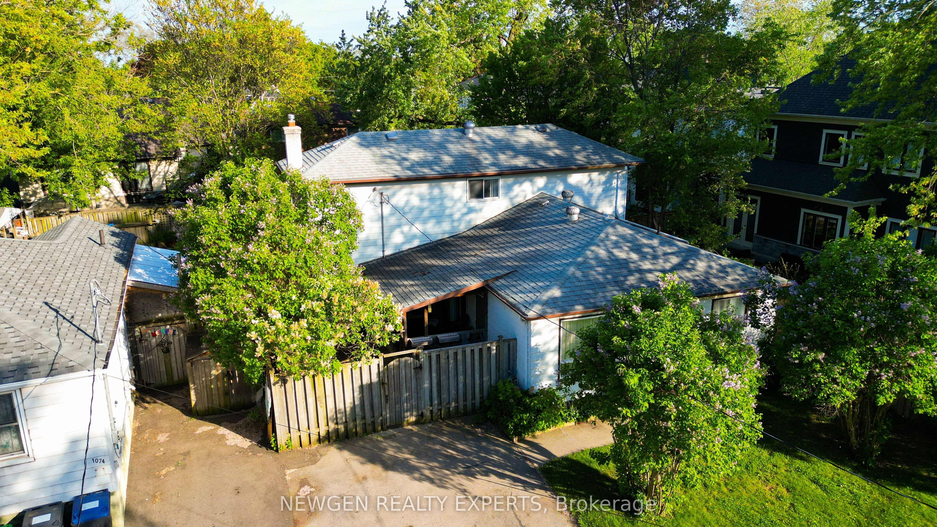 1070 Pelham Avenue, Mississauga, ON L5E 1L2 photo 4