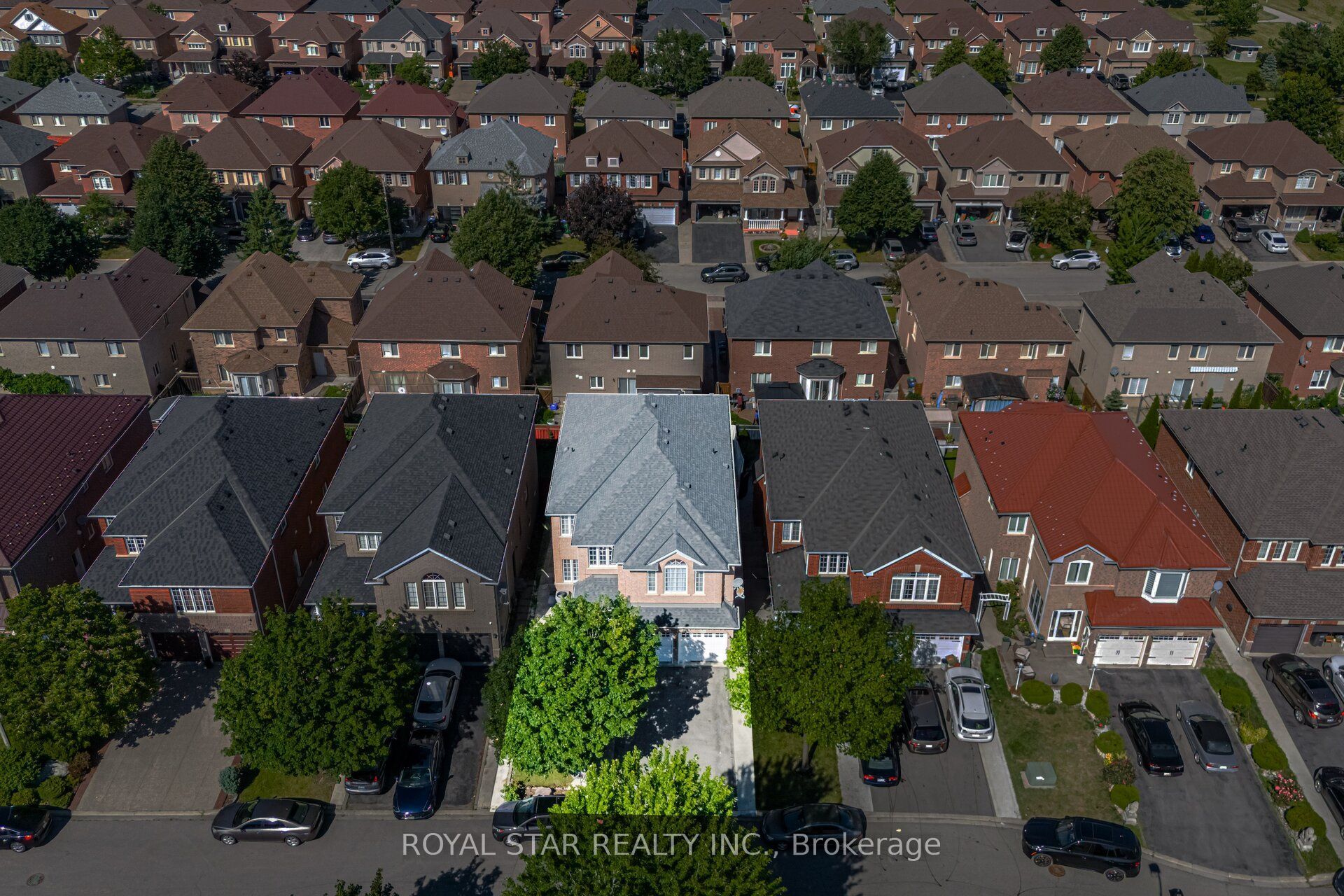 18 Summer Mist Court, Brampton, ON L6R 2Z1 photo 2