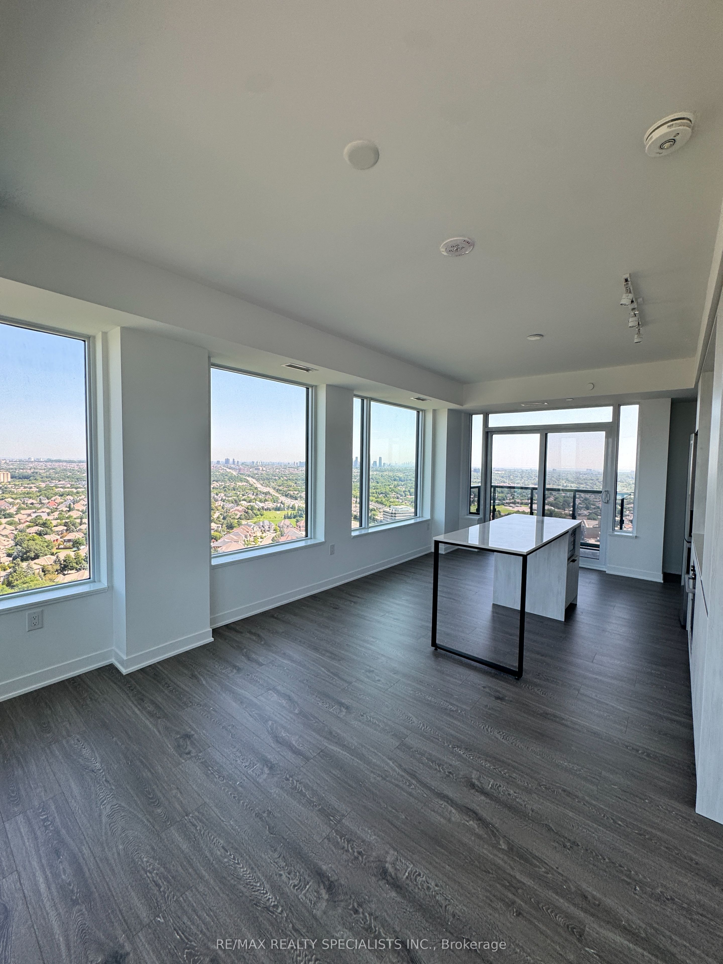 2495 Eglinton Avenue W 2410, Mississauga, ON L5W 2T2 photo 3