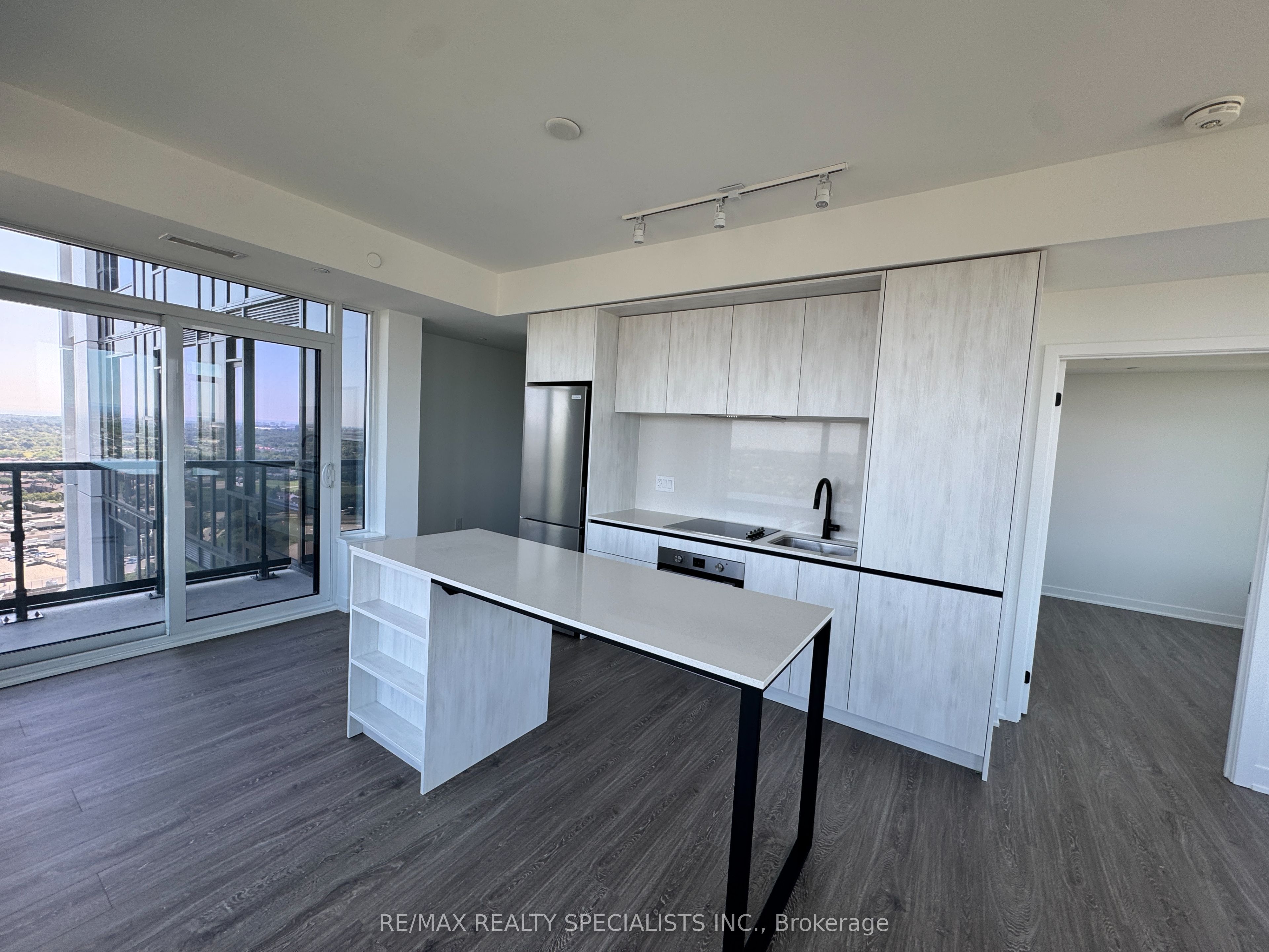2495 Eglinton Avenue W 2410, Mississauga, ON L5W 2T2 photo 4