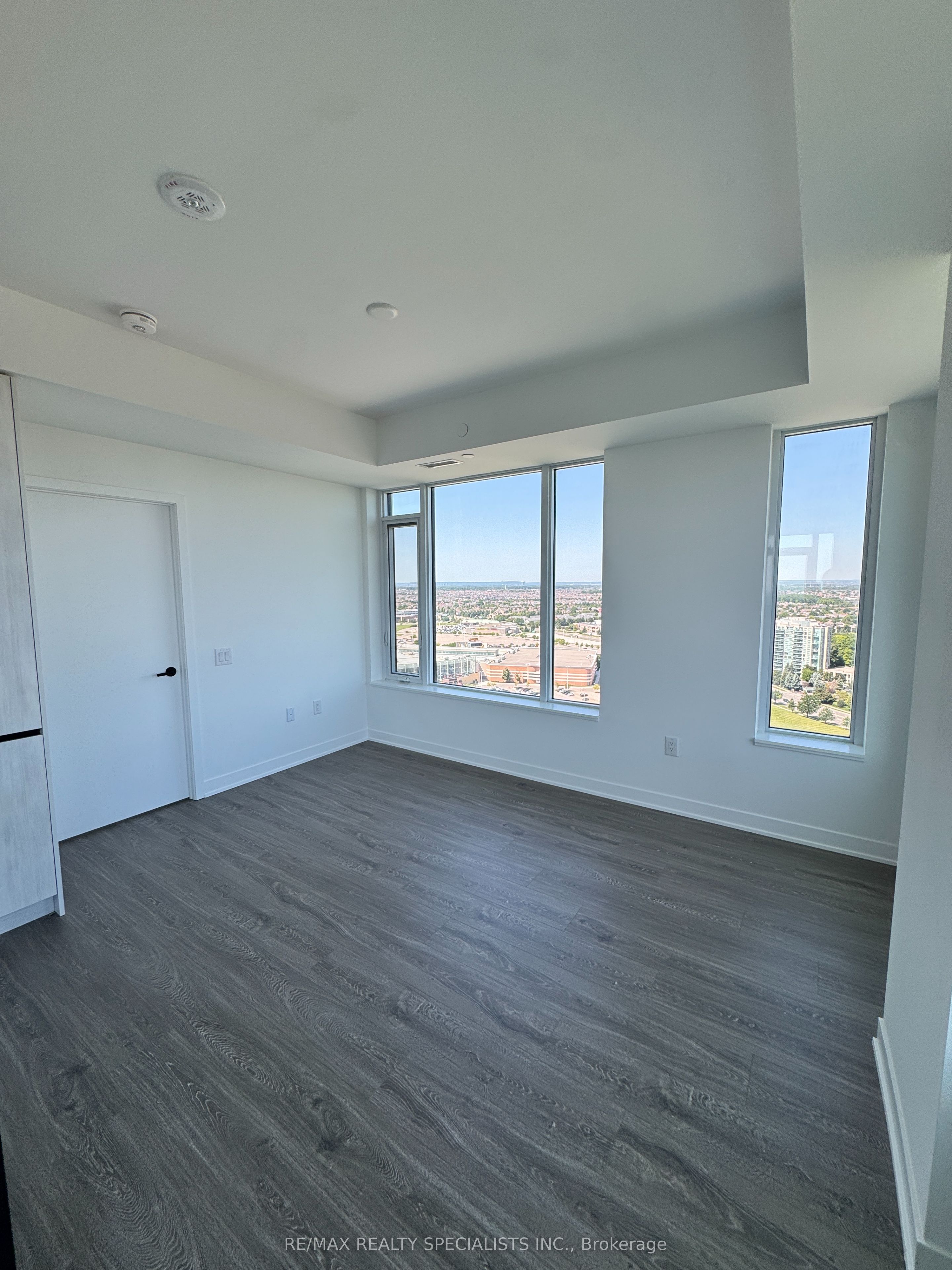 2495 Eglinton Avenue W 2410, Mississauga, ON L5W 2T2 photo 5