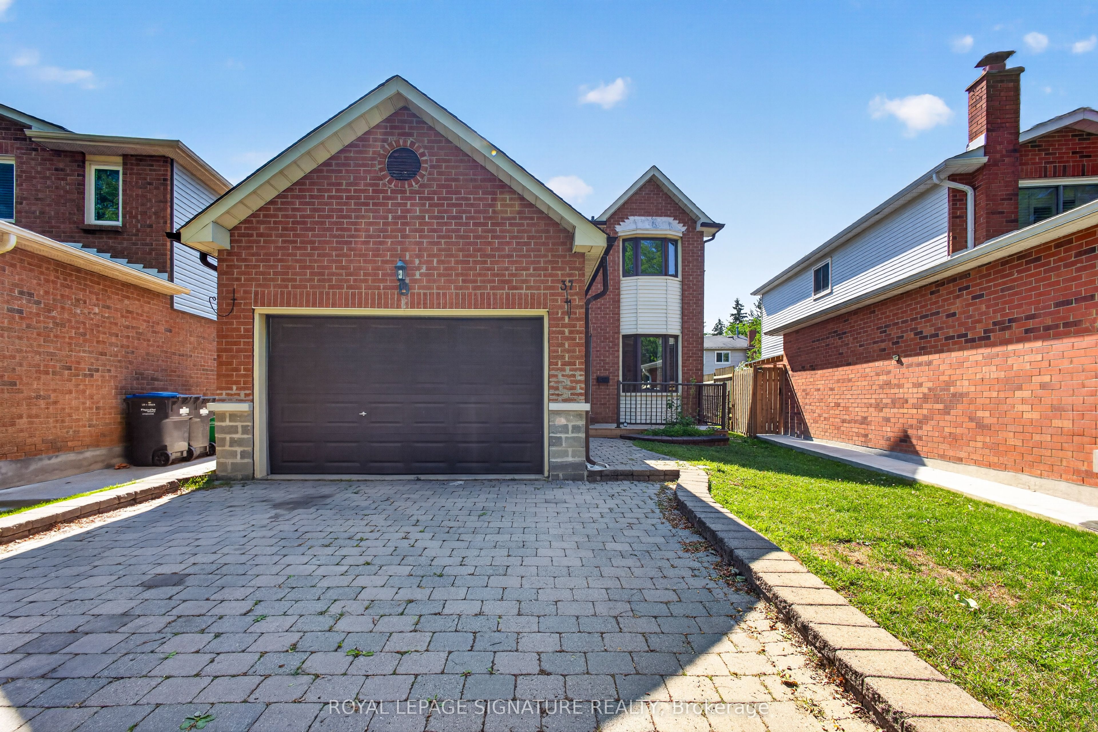 37 Oleander Crescent, Brampton, ON L6Z 2C1 photo 2