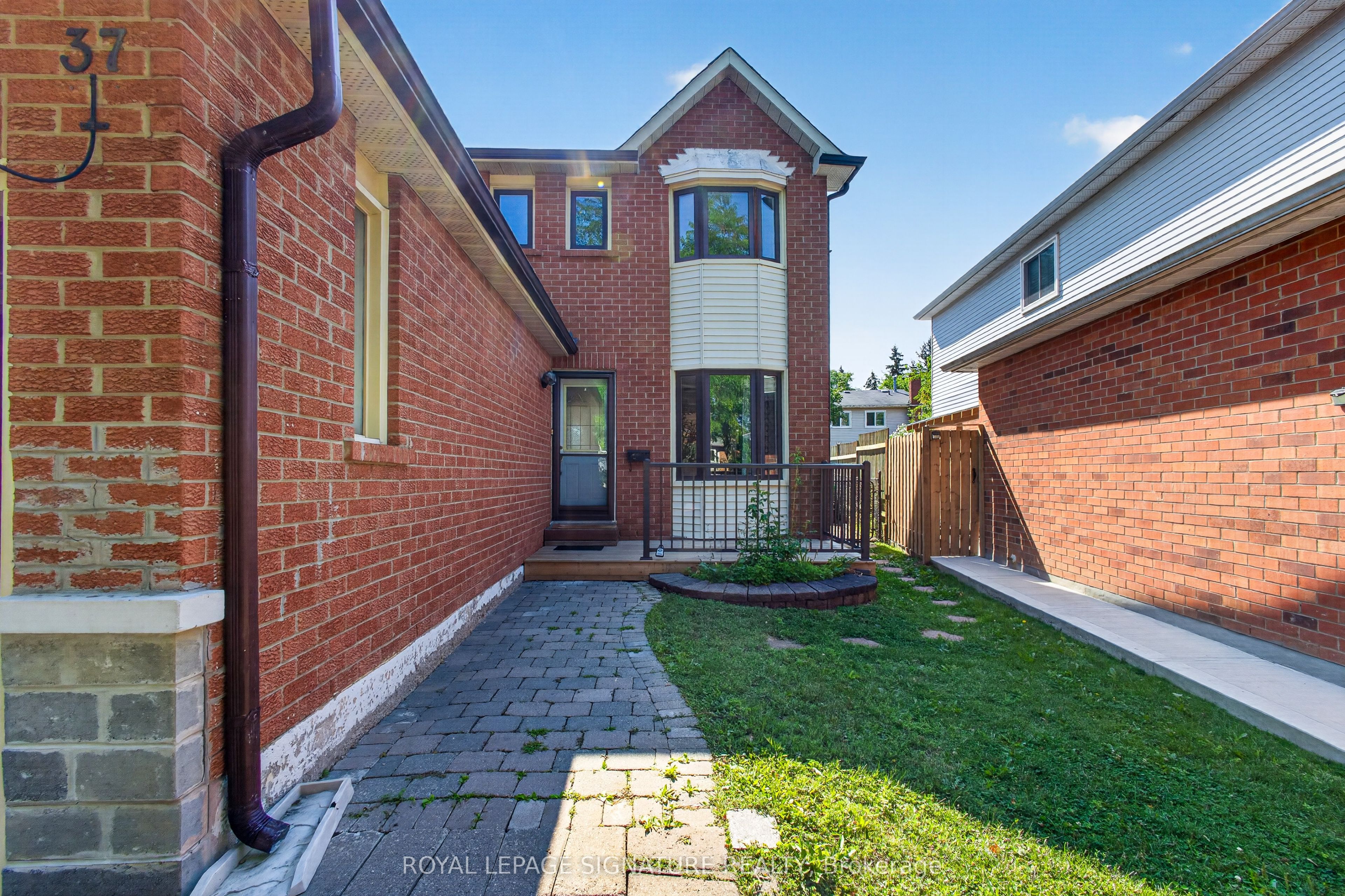 37 Oleander Crescent, Brampton, ON L6Z 2C1 photo 3