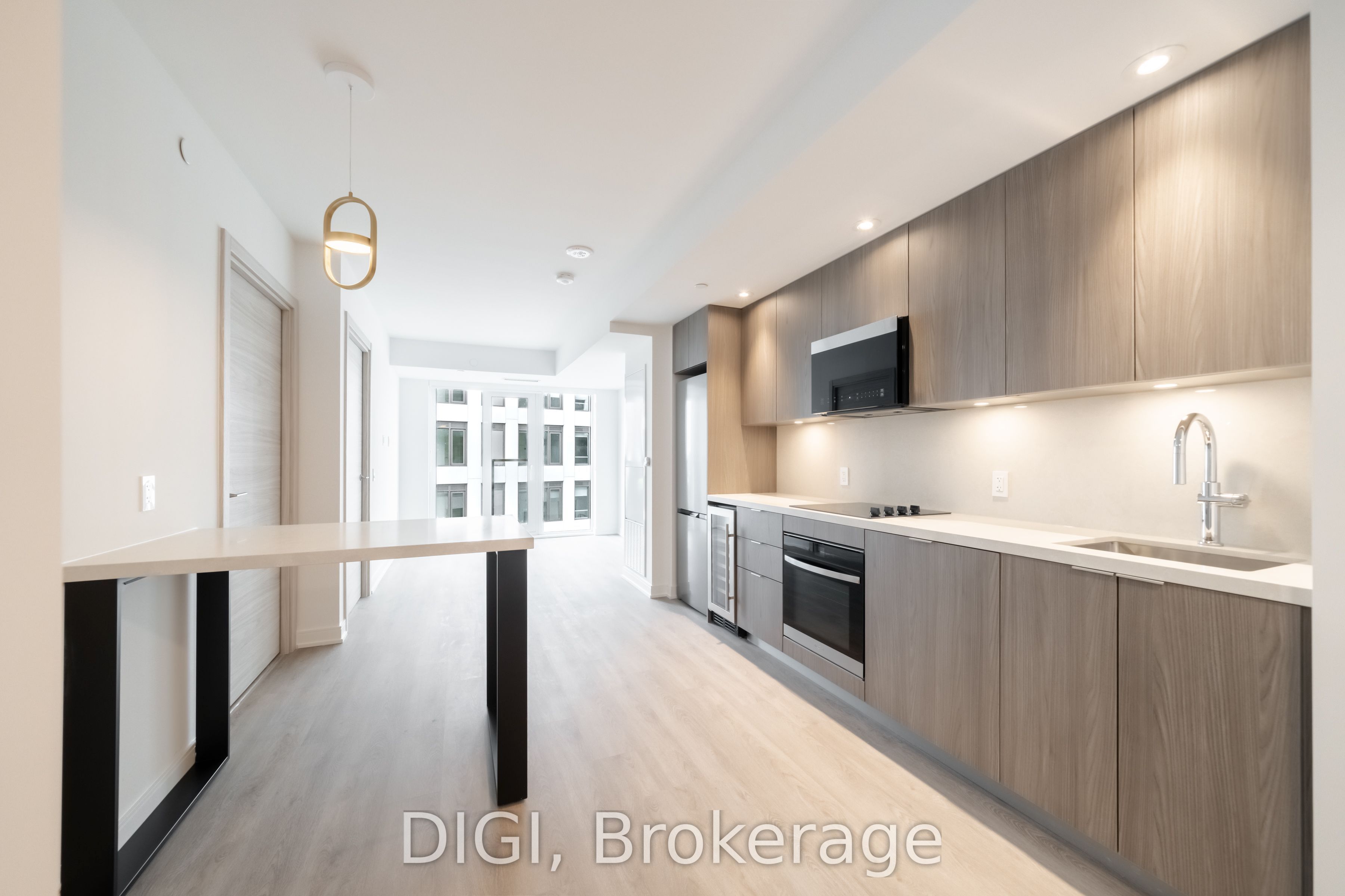 485 Perth Avenue E725, Toronto, ON M6N 0B9