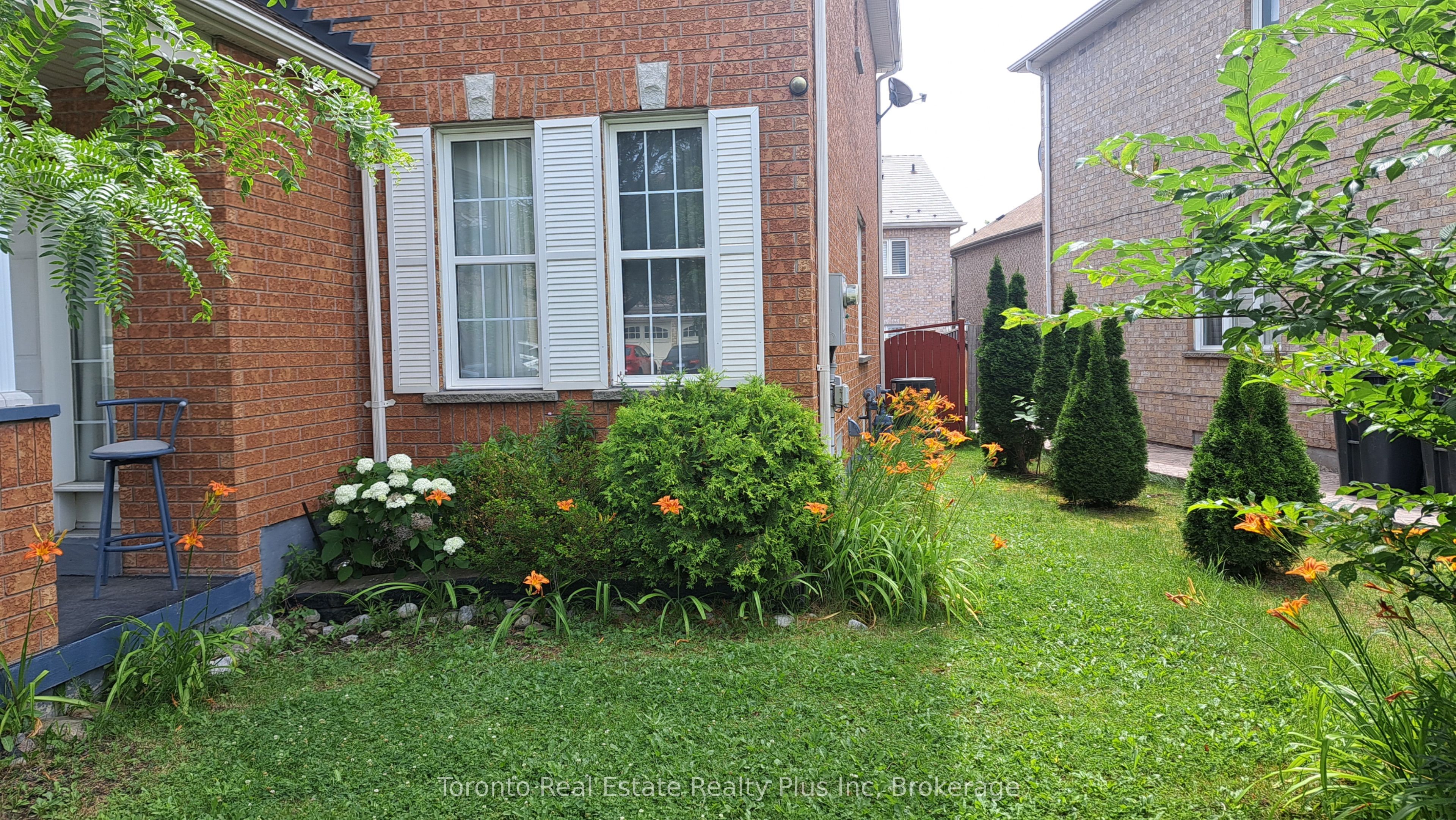 17 Calderstone Road, Brampton, ON L6P 2A4 photo 2