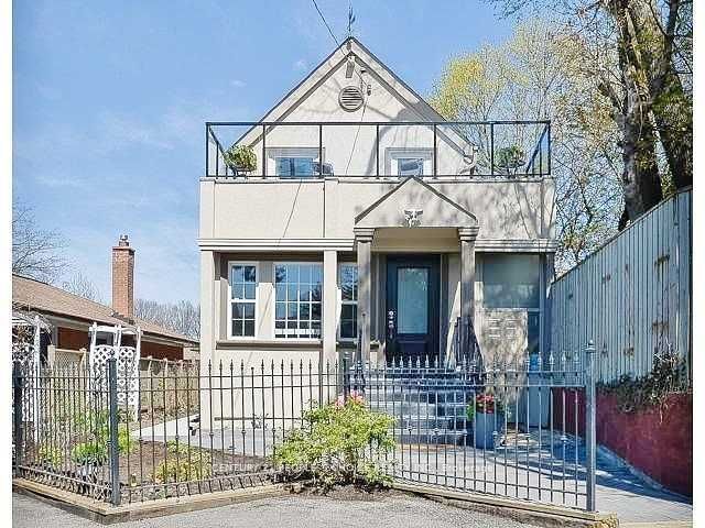 63 Stephen Drive, Toronto, ON M8Y 3M8