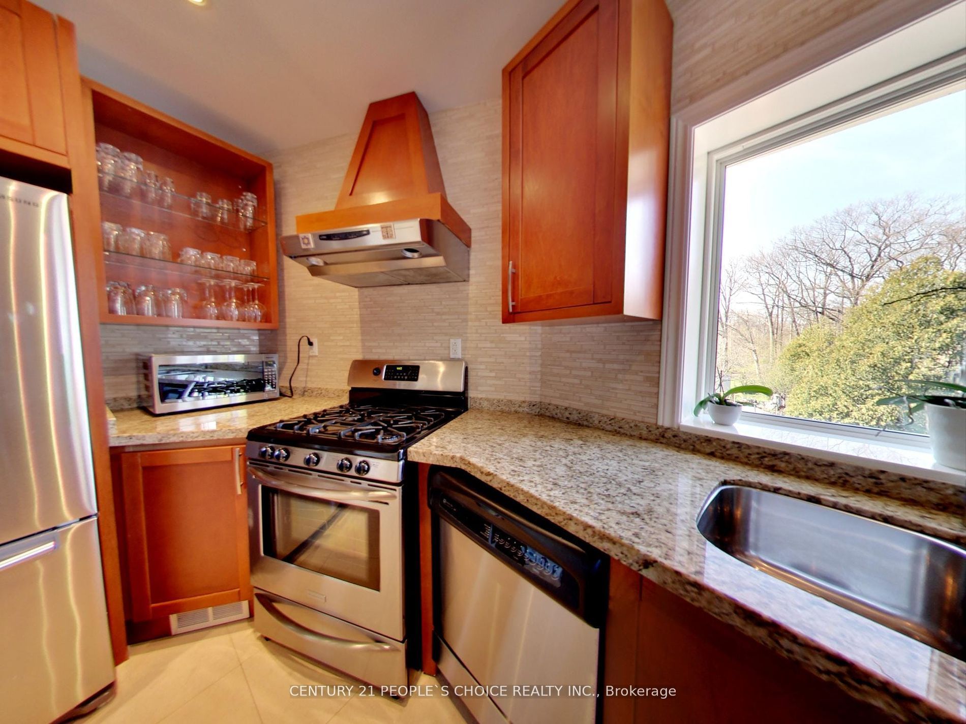 63 Stephen Drive, Toronto, ON M8Y 3M8 photo 3