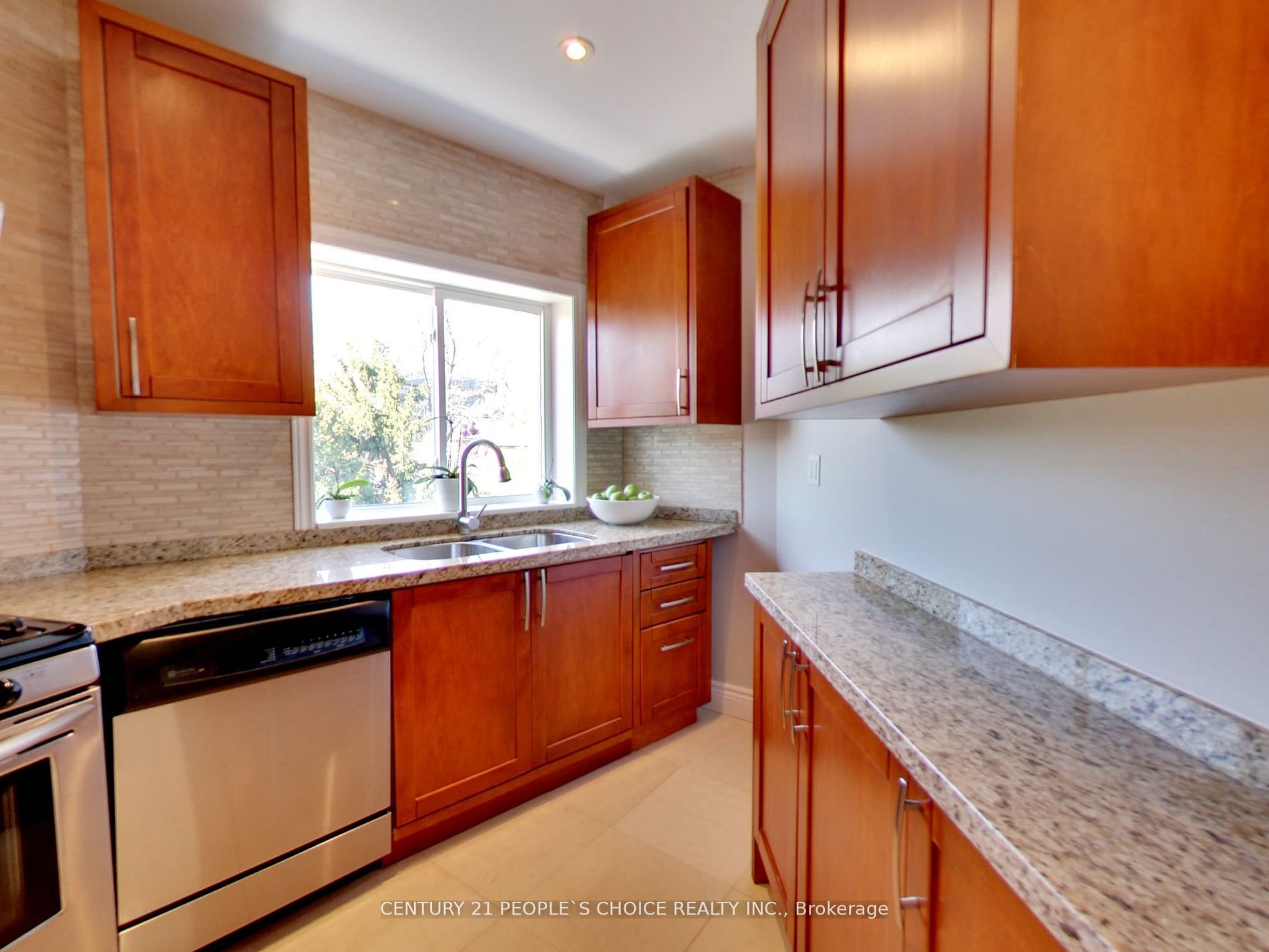63 Stephen Drive, Toronto, ON M8Y 3M8 photo 5