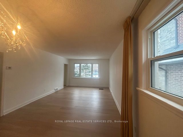6 Hiawatha Parkway Upper Level, Mississauga, ON L5G 3R7 photo 5