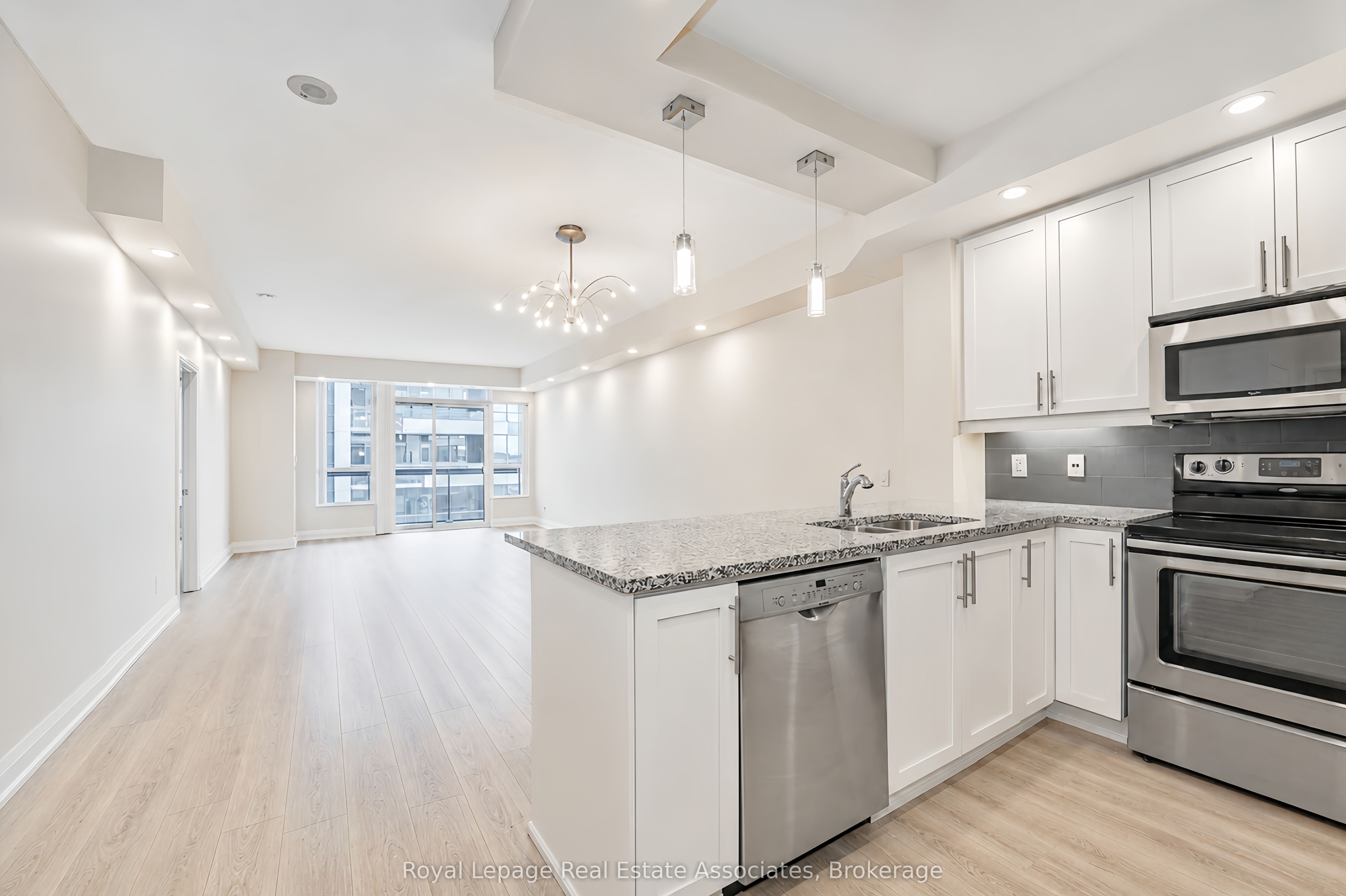 1 Hurontario Street 308, Mississauga, ON L5G 0A3 photo 4