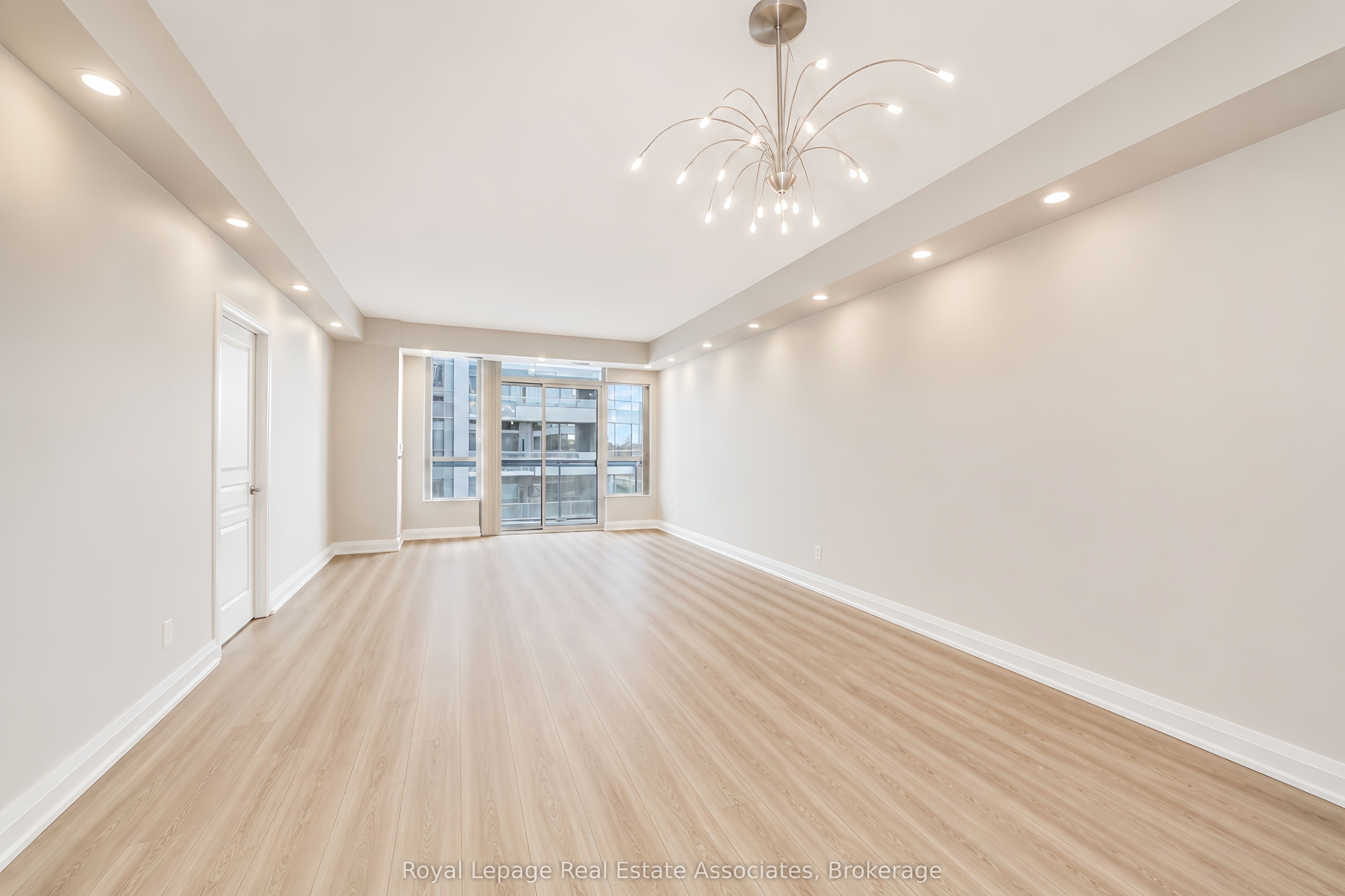 1 Hurontario Street 308, Mississauga, ON L5G 0A3 photo 5