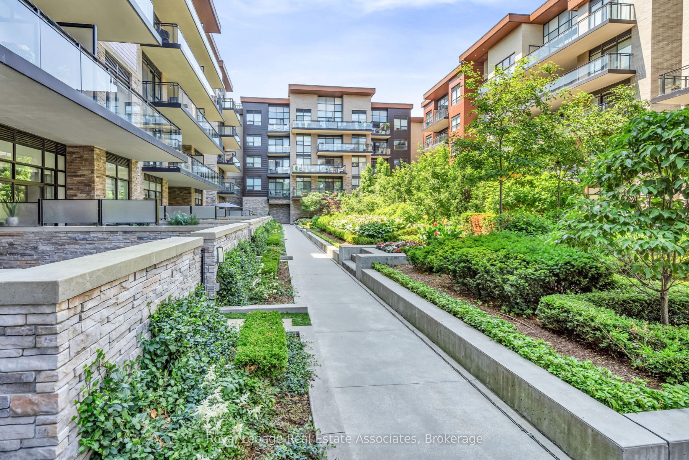 1575 Lakeshore Road W GR26, Mississauga, ON L5J 0B1