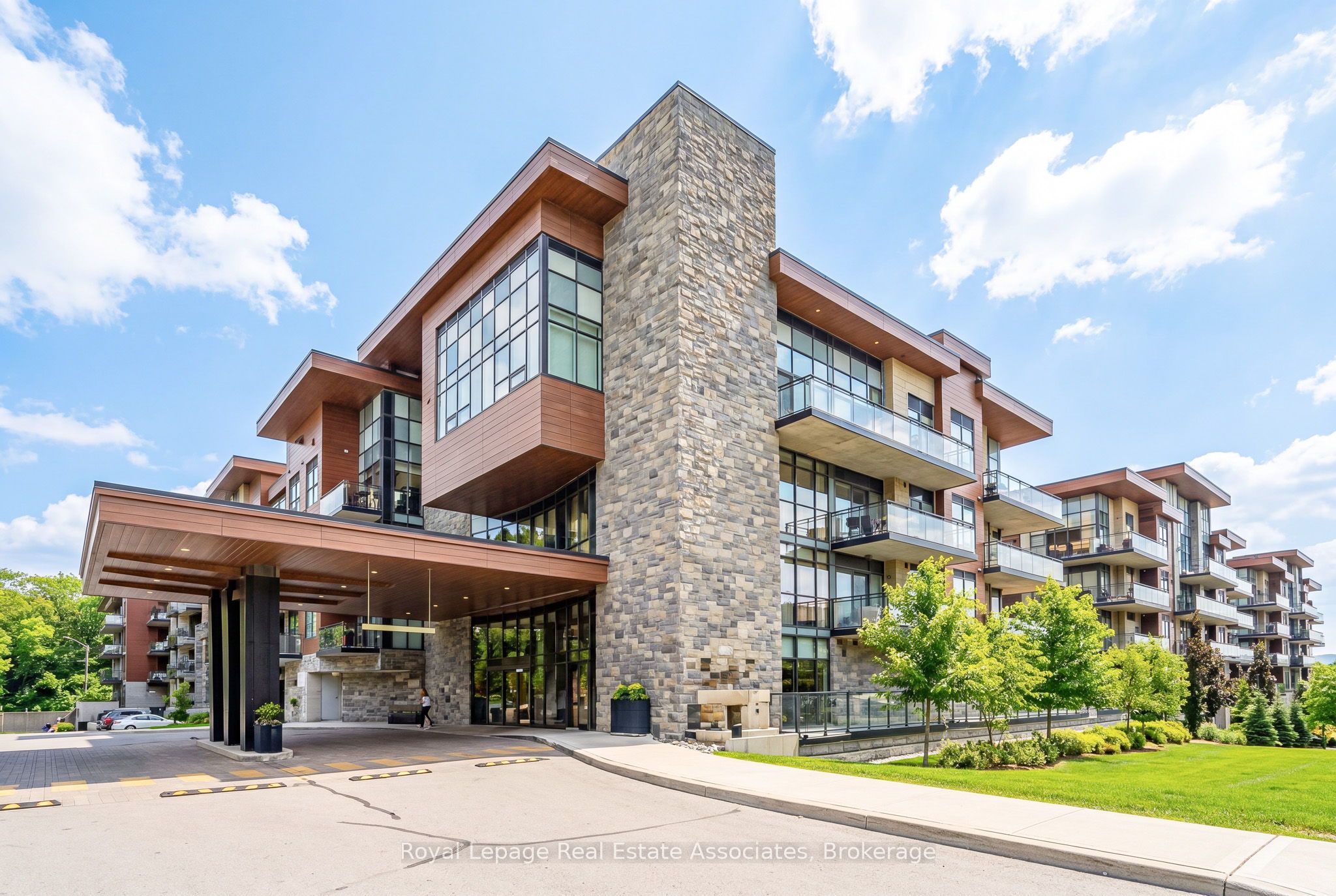 1575 Lakeshore Road W GR26, Mississauga, ON L5J 0B1 photo 2