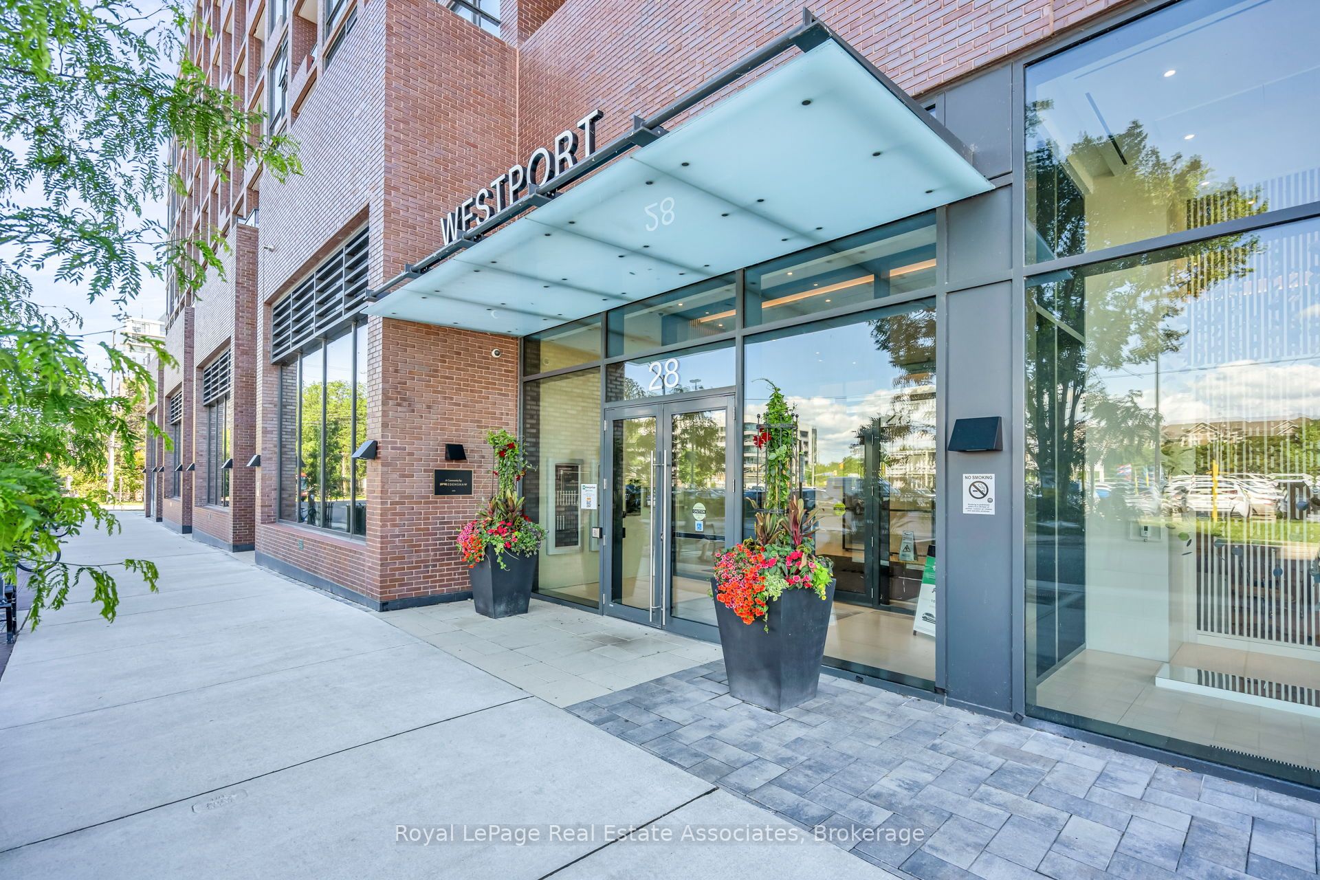 28 Ann Street 414, Mississauga, ON L5G 0E1 photo 2
