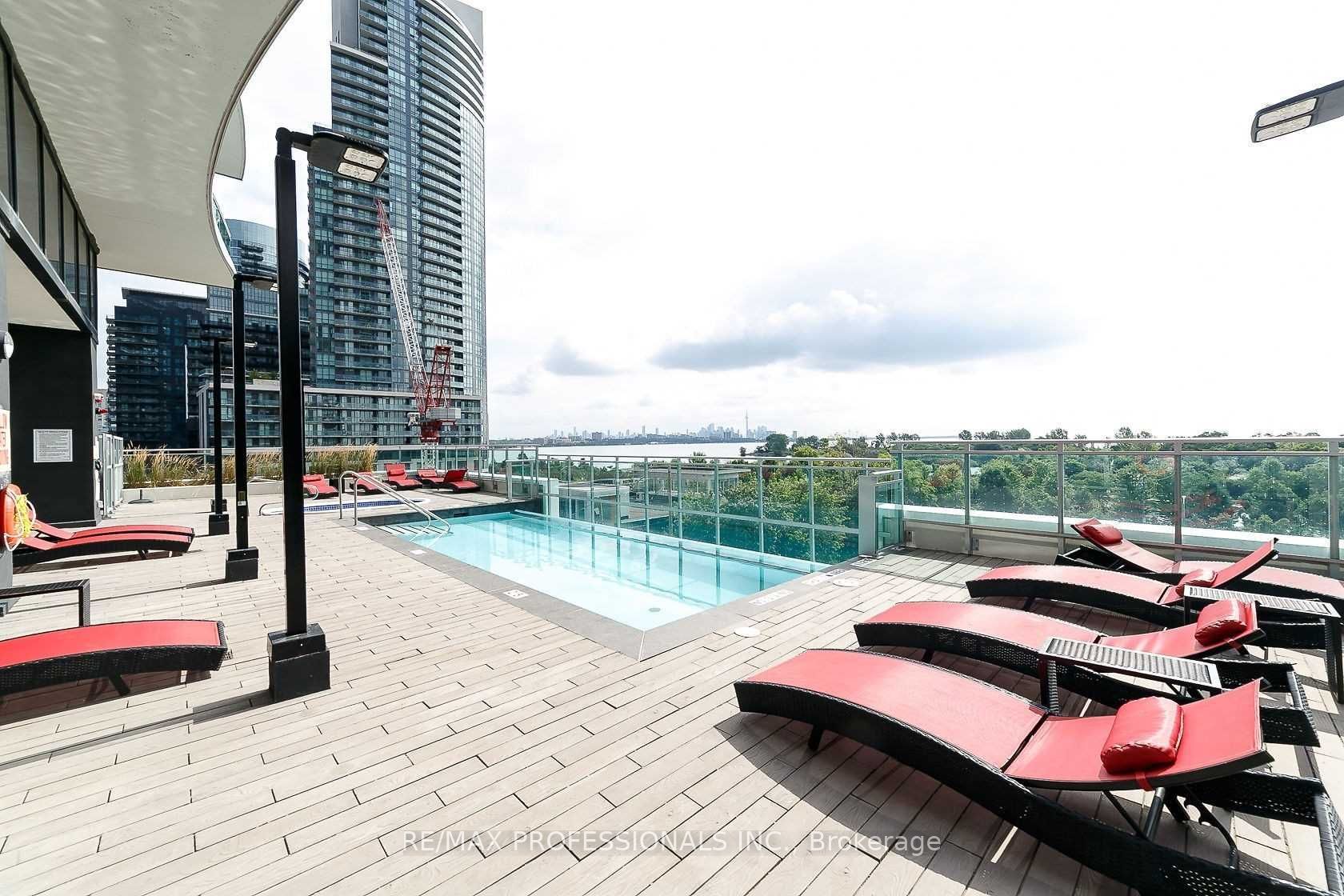 33 Shore Breeze Drive 1904, Toronto, ON M8V 0G1