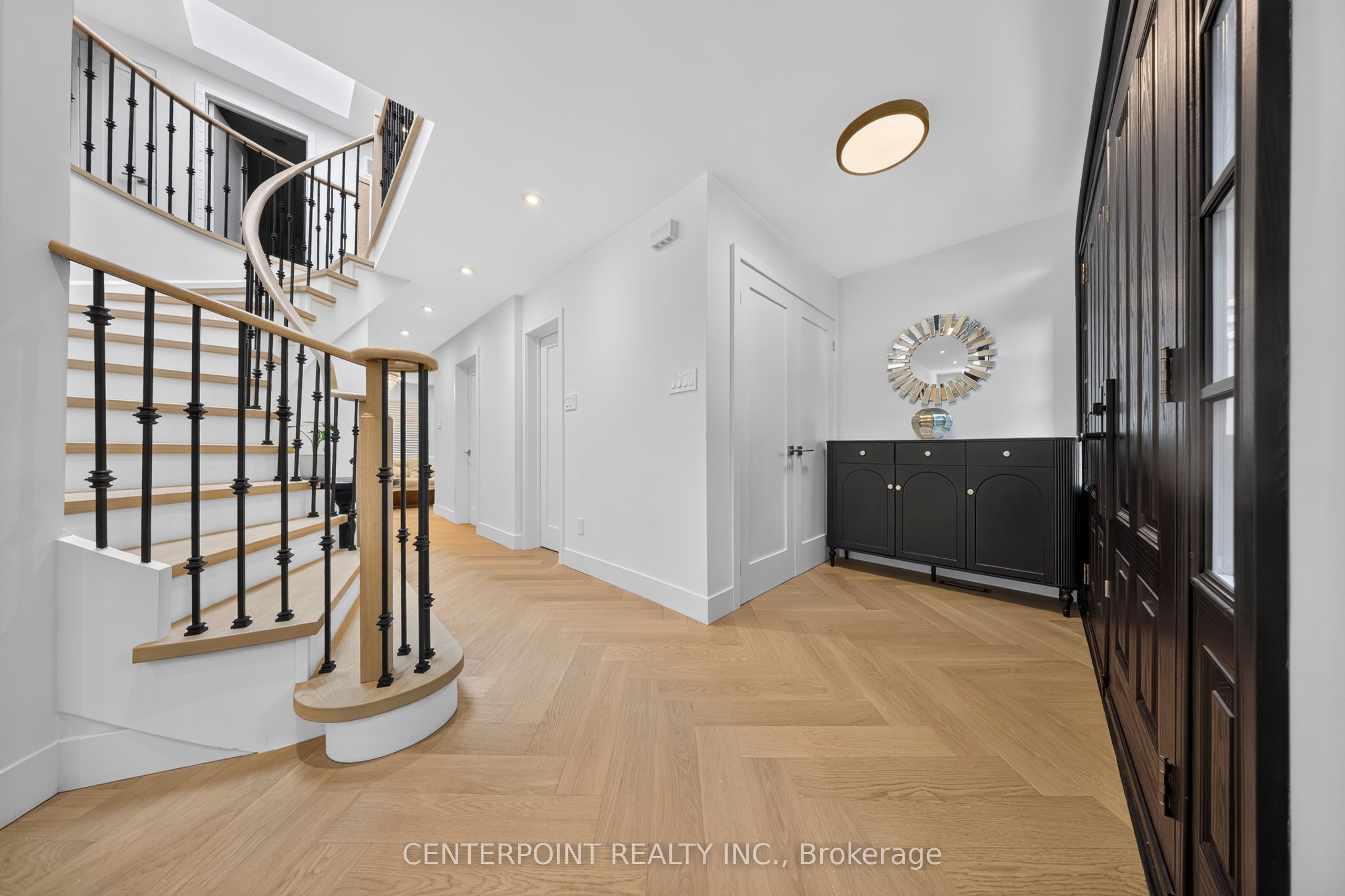 1073 Grandeur Crescent, Oakville, ON L6H 4B6 photo 2