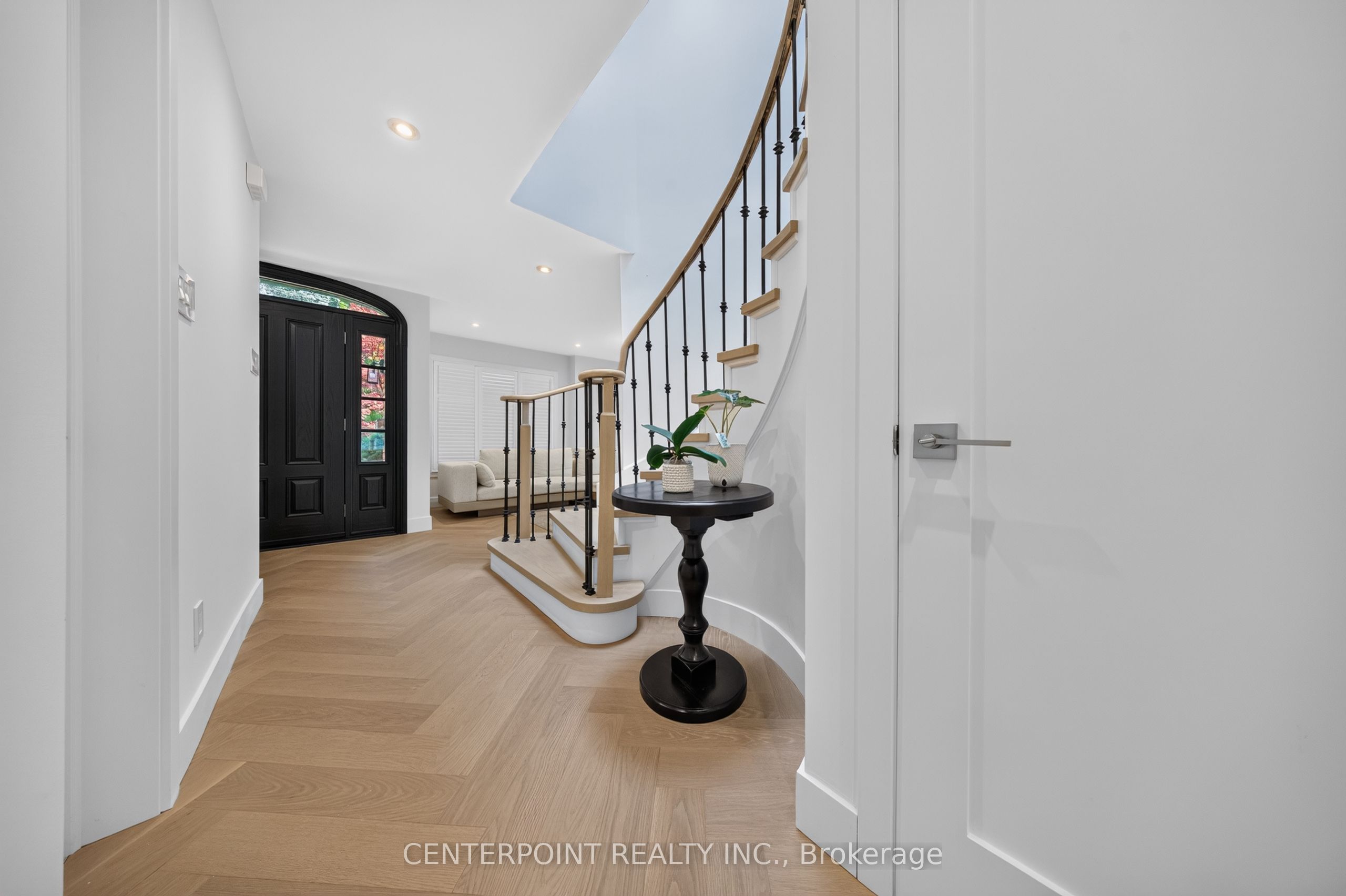 1073 Grandeur Crescent, Oakville, ON L6H 4B6 photo 3