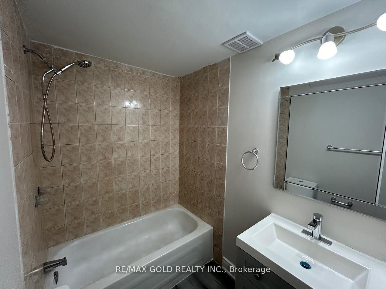 1028 Fernandez Drive Bsmt, Mississauga, ON L5V 1W9 photo 5