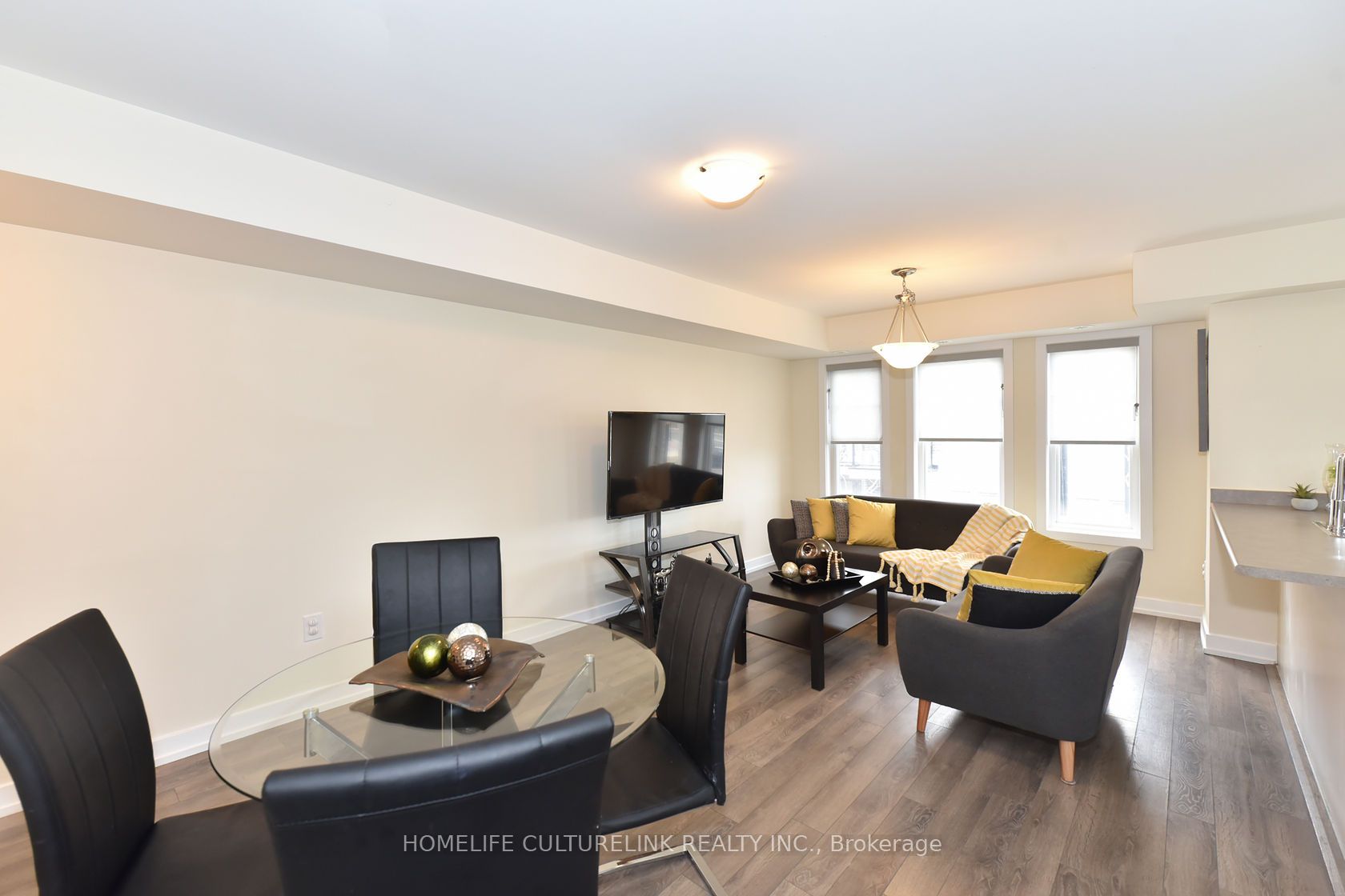 100 Parrotta Drive 89, Toronto, ON M9M 0B5 photo 2