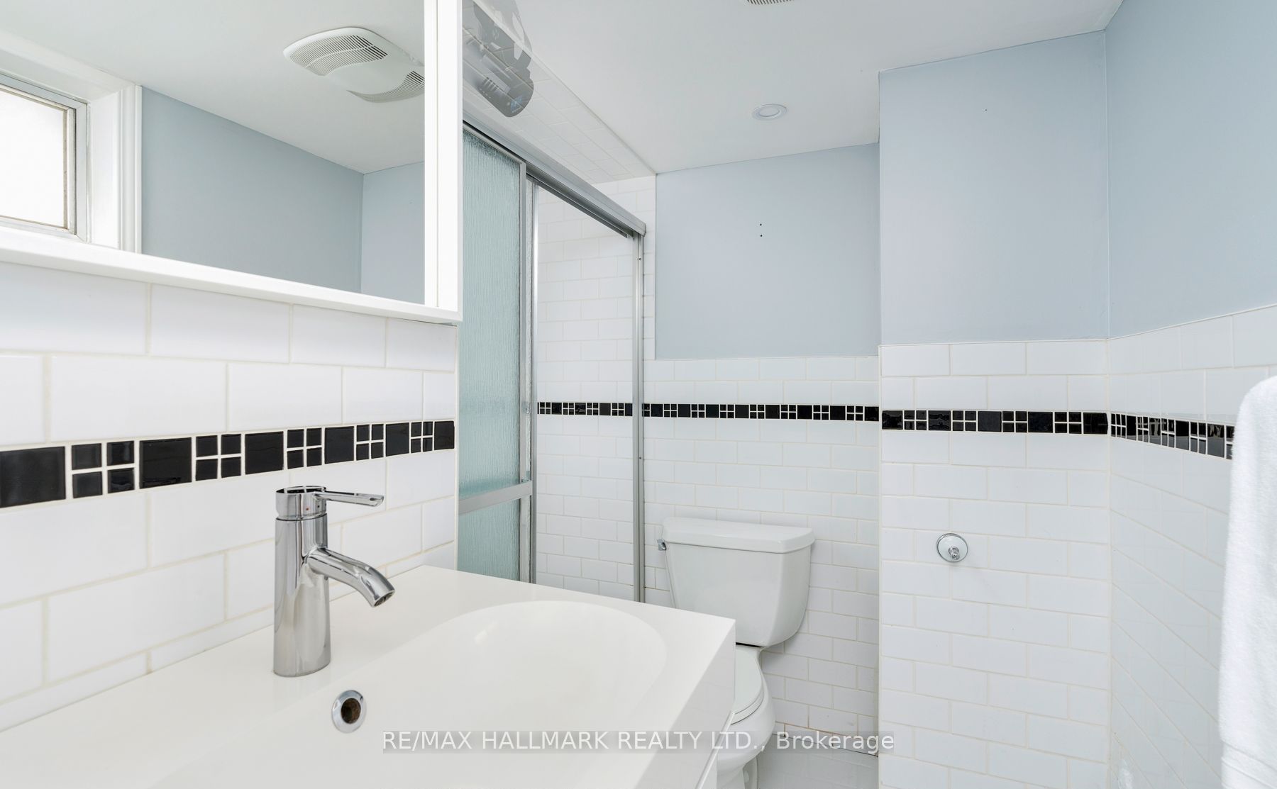 46 Miranda Avenue Bsmt, Toronto, ON M6E 4G4 photo 2