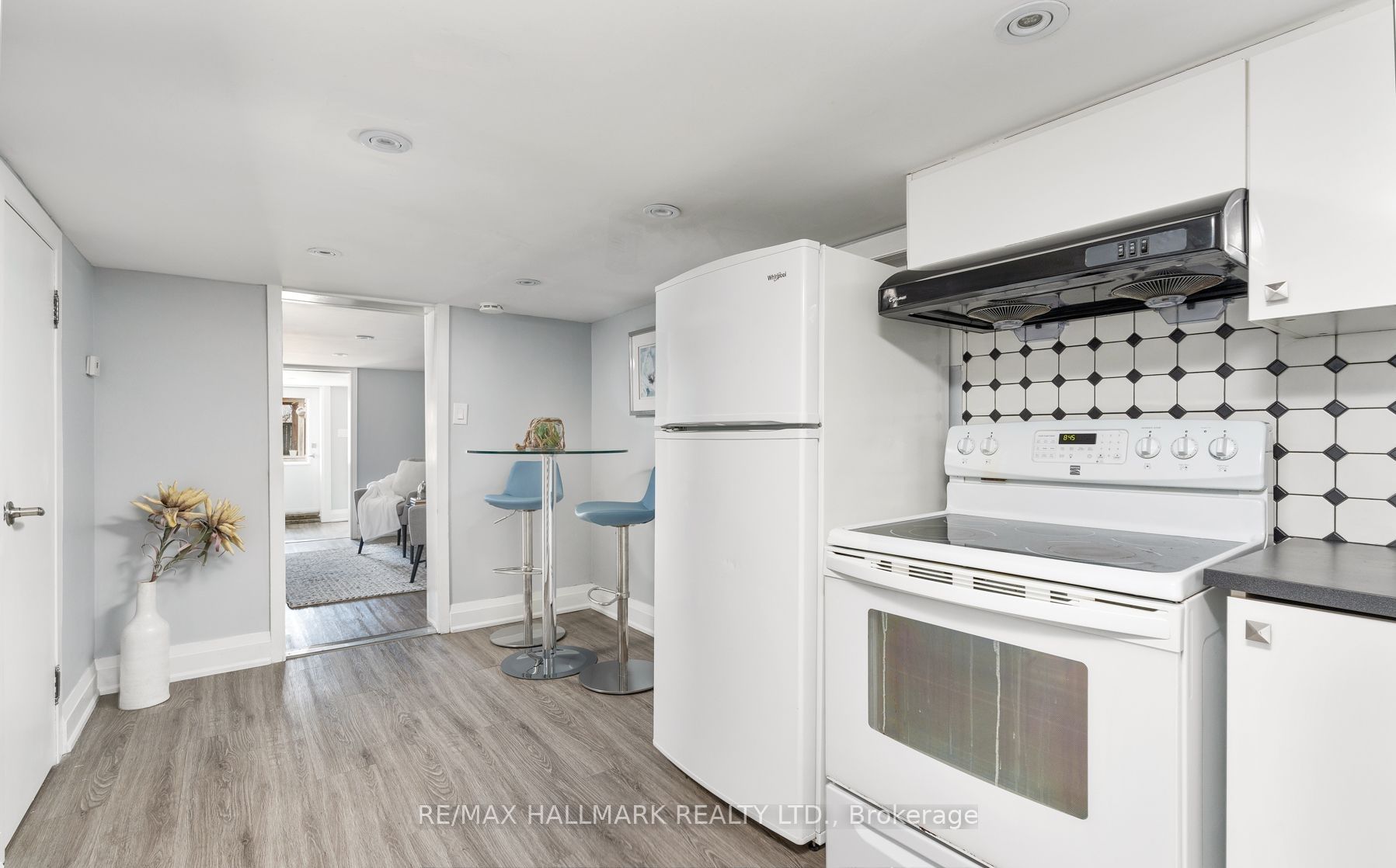 46 Miranda Avenue Bsmt, Toronto, ON M6E 4G4 photo 3