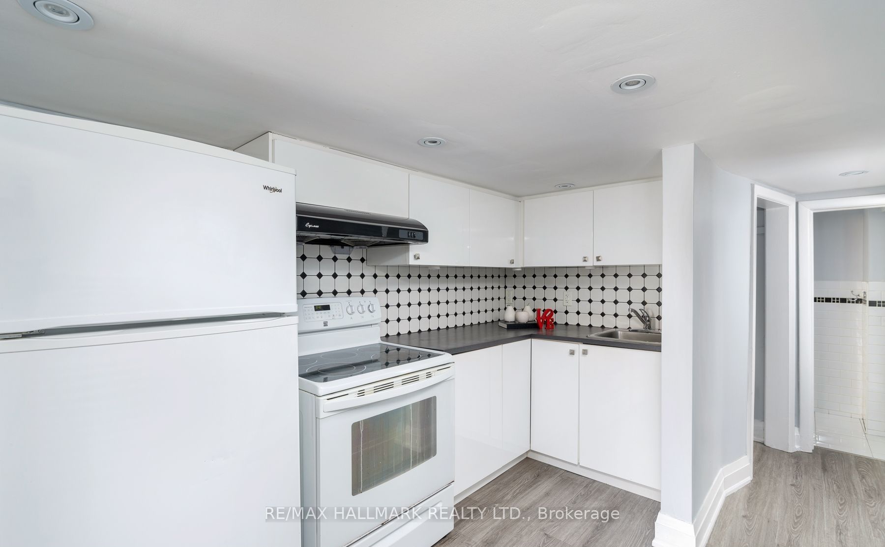 46 Miranda Avenue Bsmt, Toronto, ON M6E 4G4 photo 4