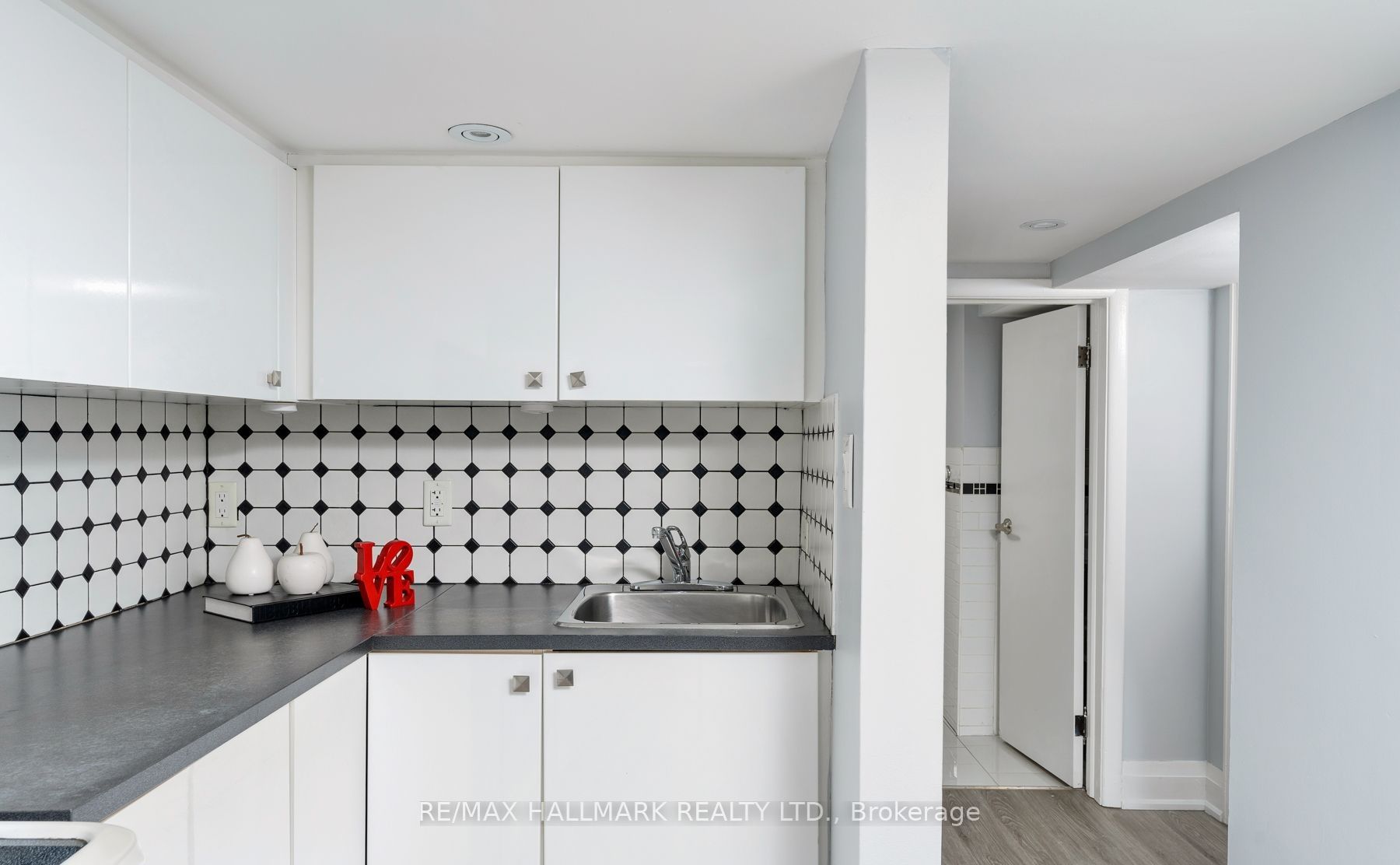 46 Miranda Avenue Bsmt, Toronto, ON M6E 4G4 photo 5