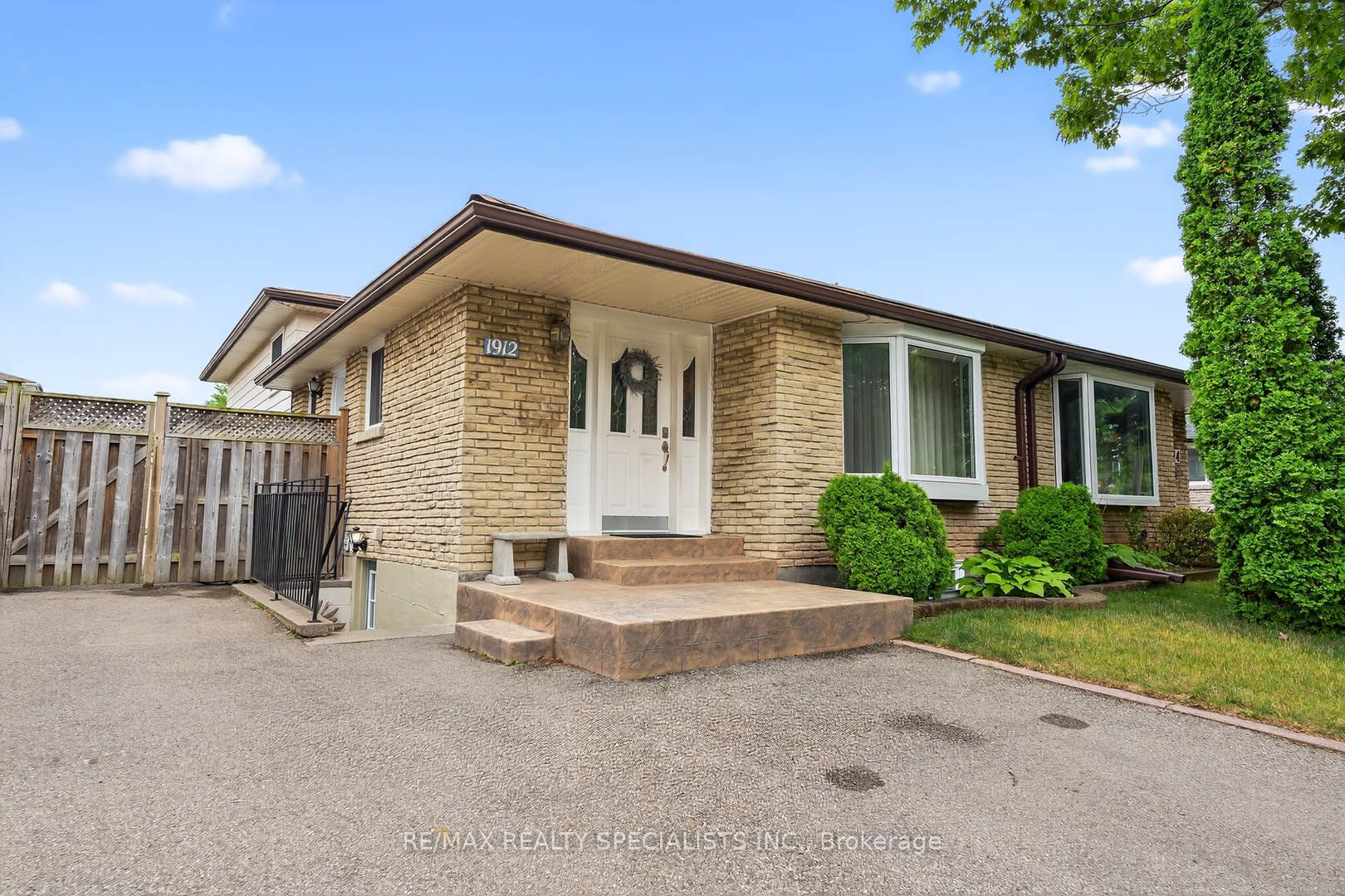 1912 Bonnymede Drive Lower, Mississauga, ON L5J 1E1