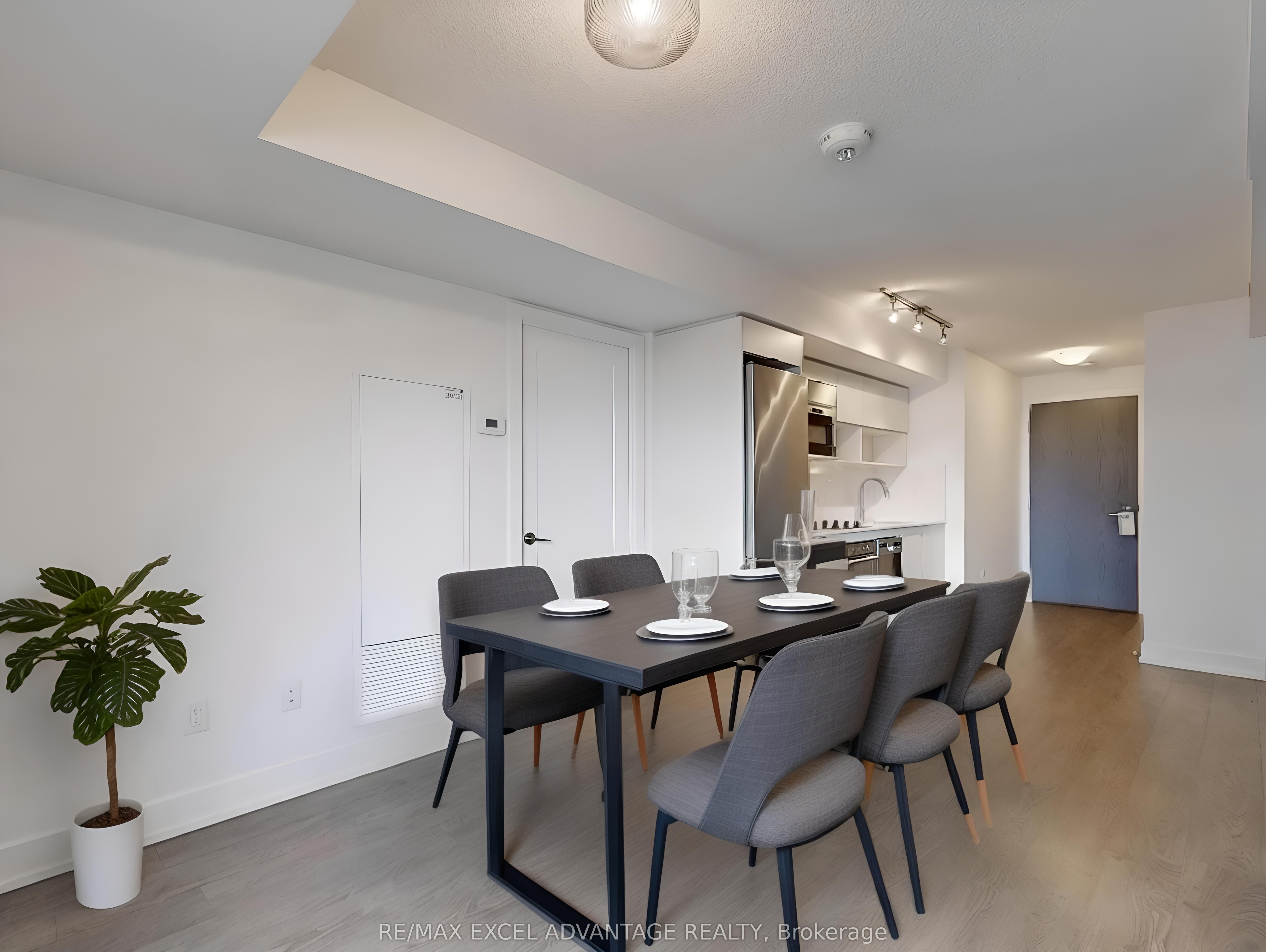 7 Mabelle Avenue 910, Toronto, ON M9A 0C9 photo 2