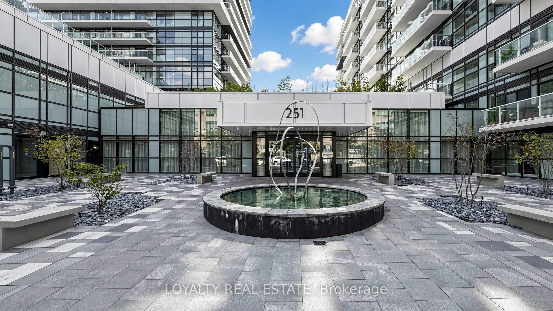 251 Manitoba Street 2709, Toronto, ON M8Y 0C7 photo 3