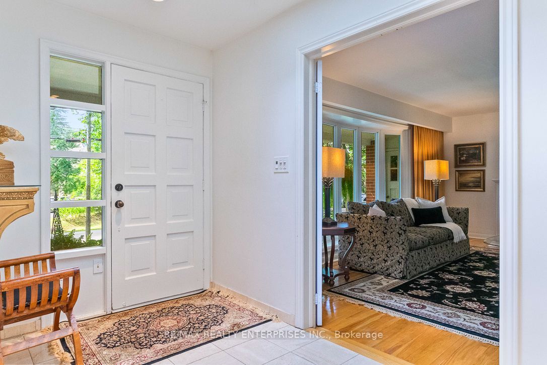 1373 Queen Victoria Avenue, Mississauga, ON L5H 3H2 photo 5