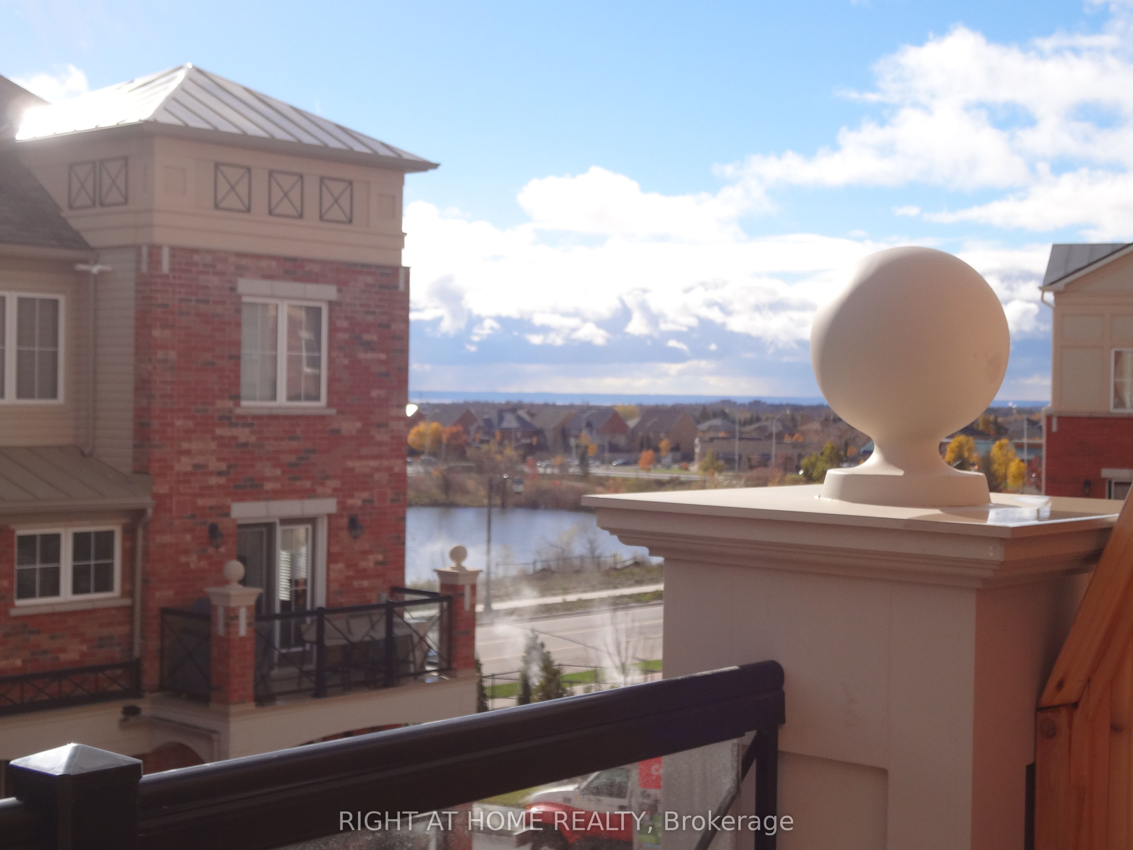 47 Hays Boulevard 10, Oakville, ON L6H 0J1 photo 4