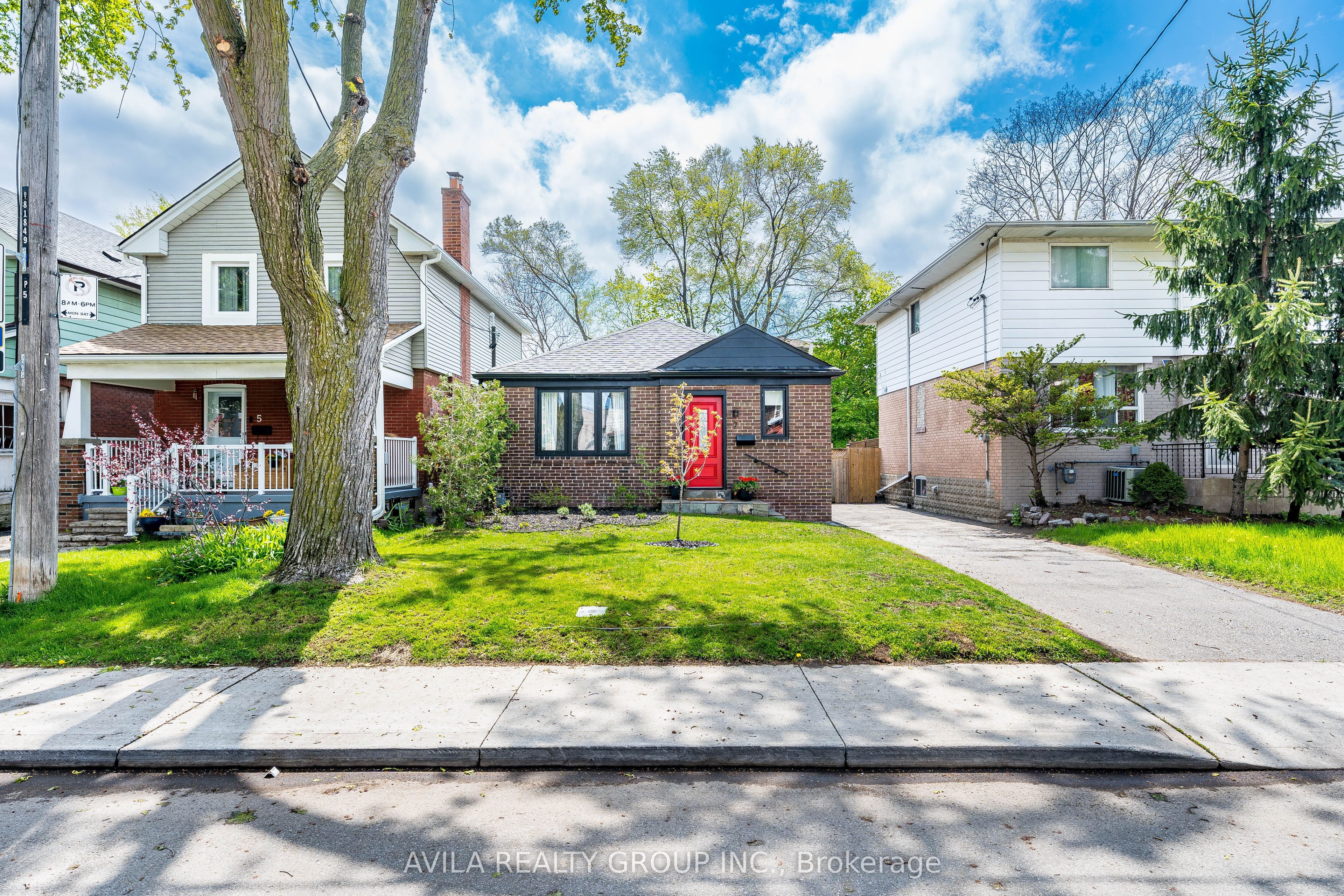 7 Edmund Avenue, Toronto, ON M9N 1A2
