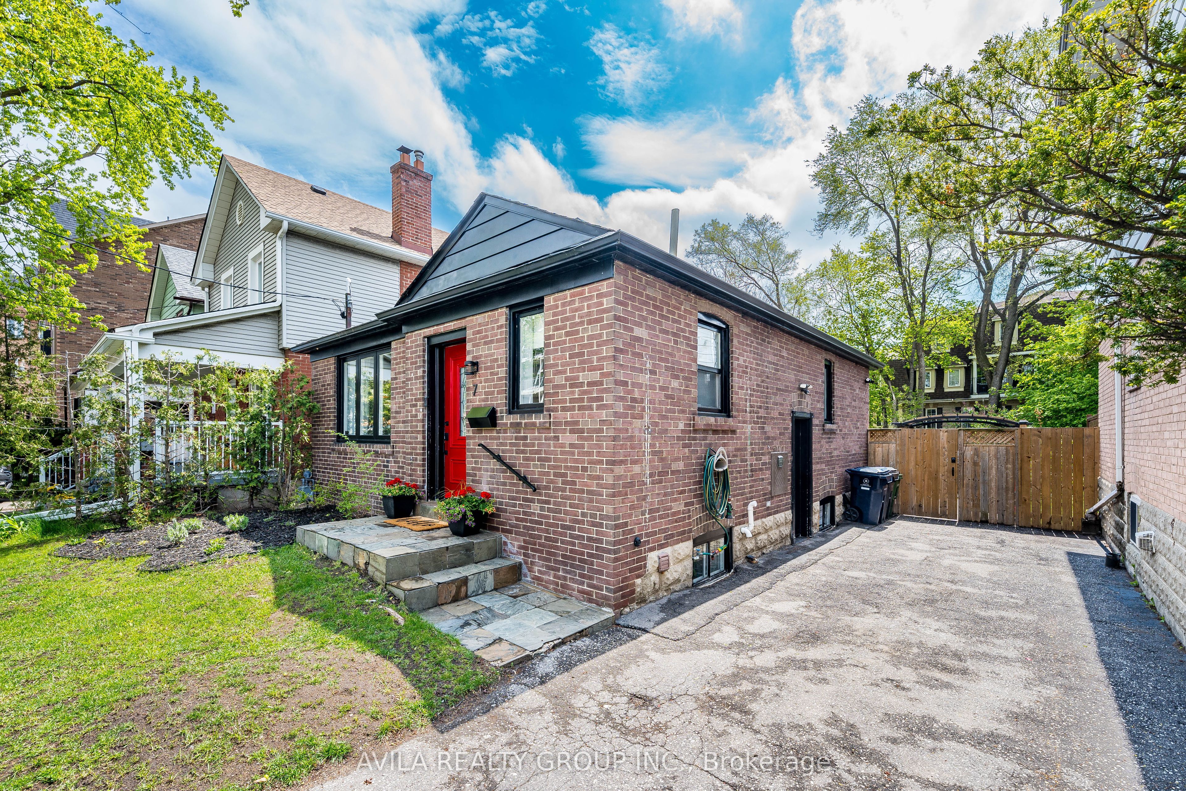 7 Edmund Avenue, Toronto, ON M9N 1A2 photo 3