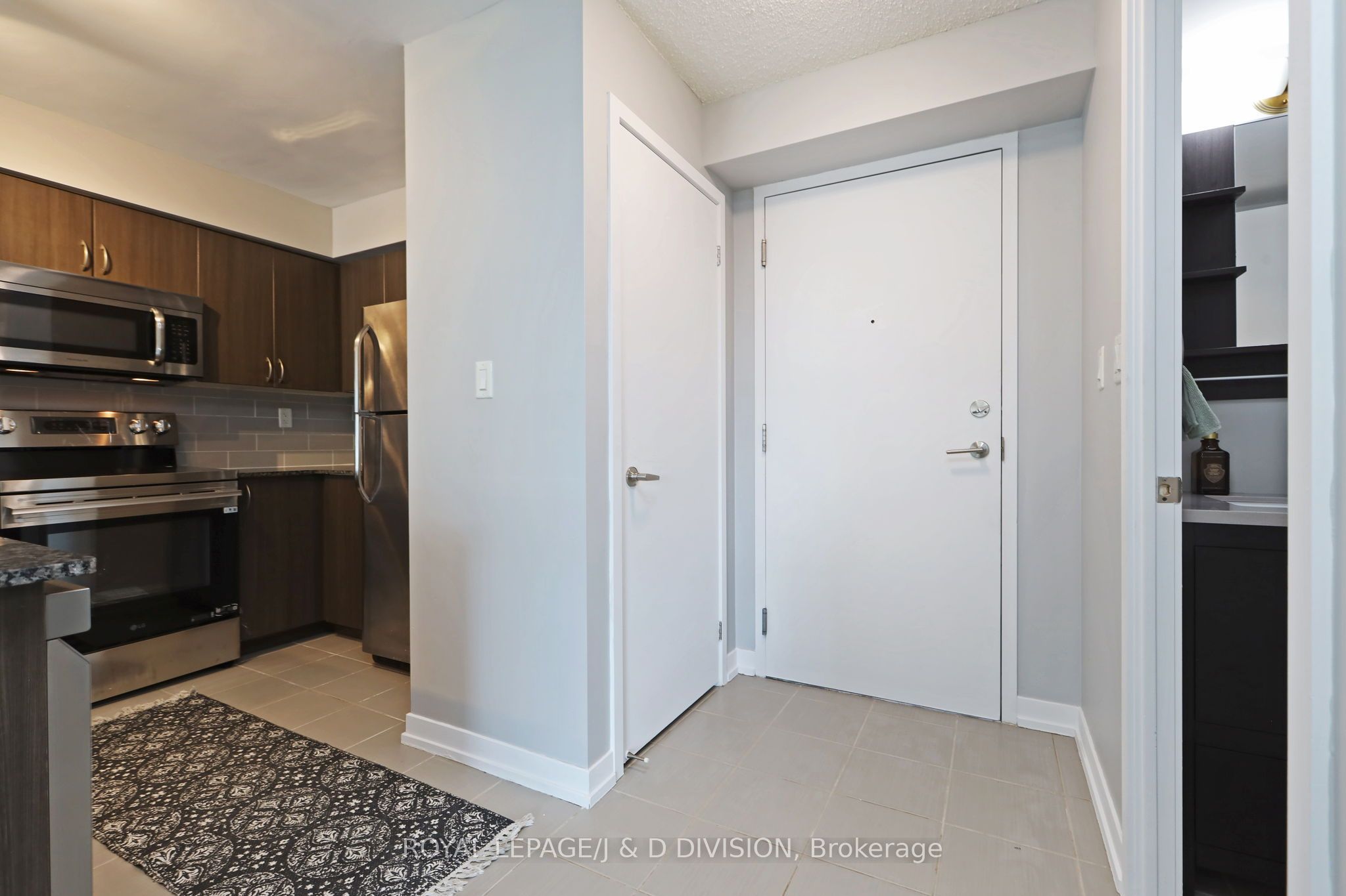 816 Lansdowne Avenue 511, Toronto, ON M6H 4K6 photo 2
