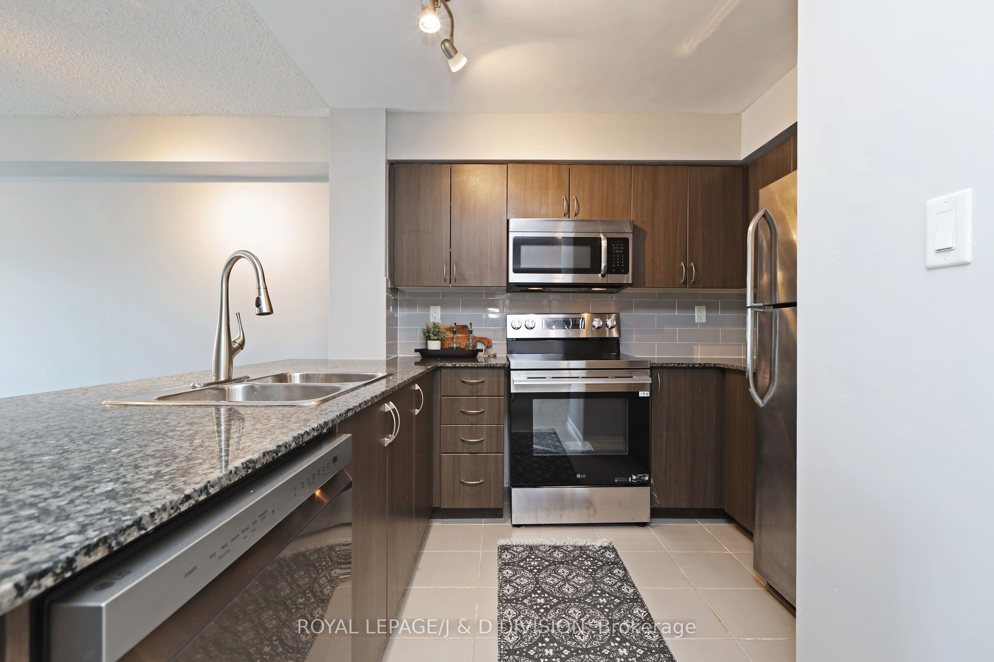 816 Lansdowne Avenue 511, Toronto, ON M6H 4K6 photo 5