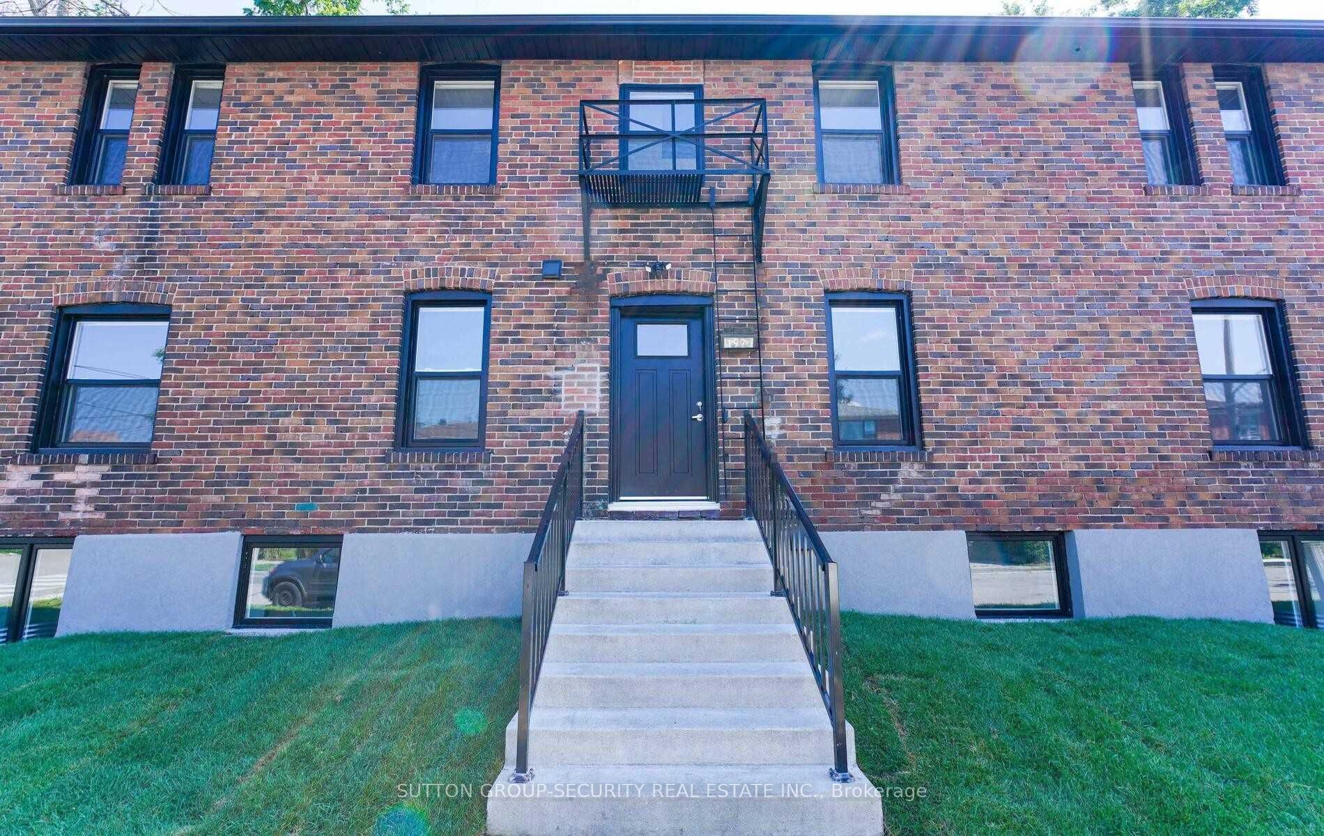 92 Twelfth Street 6, Toronto, ON M8V 5H1