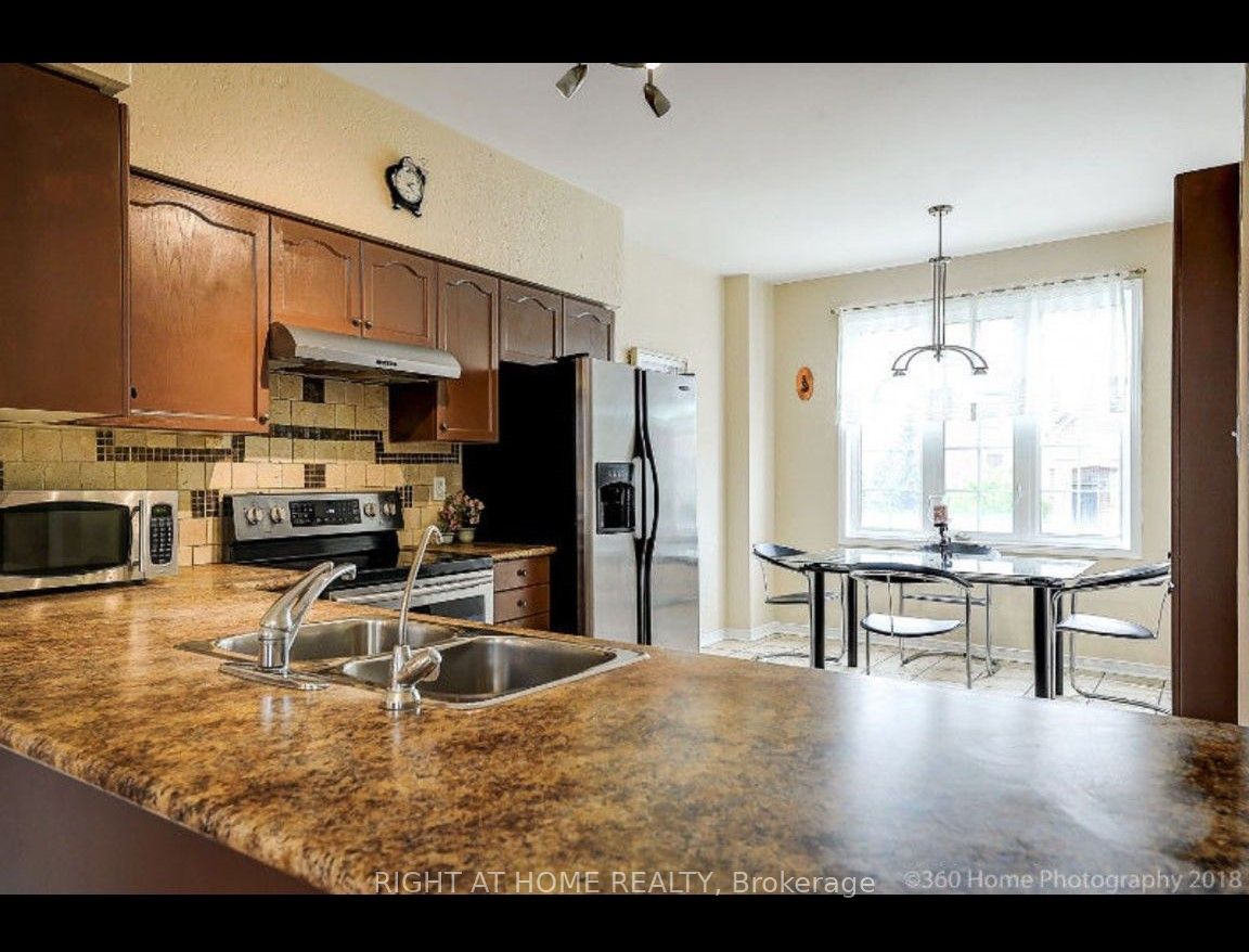 7155 Magistrate Terrace 44, Mississauga, ON L5W 1Y8 photo 2