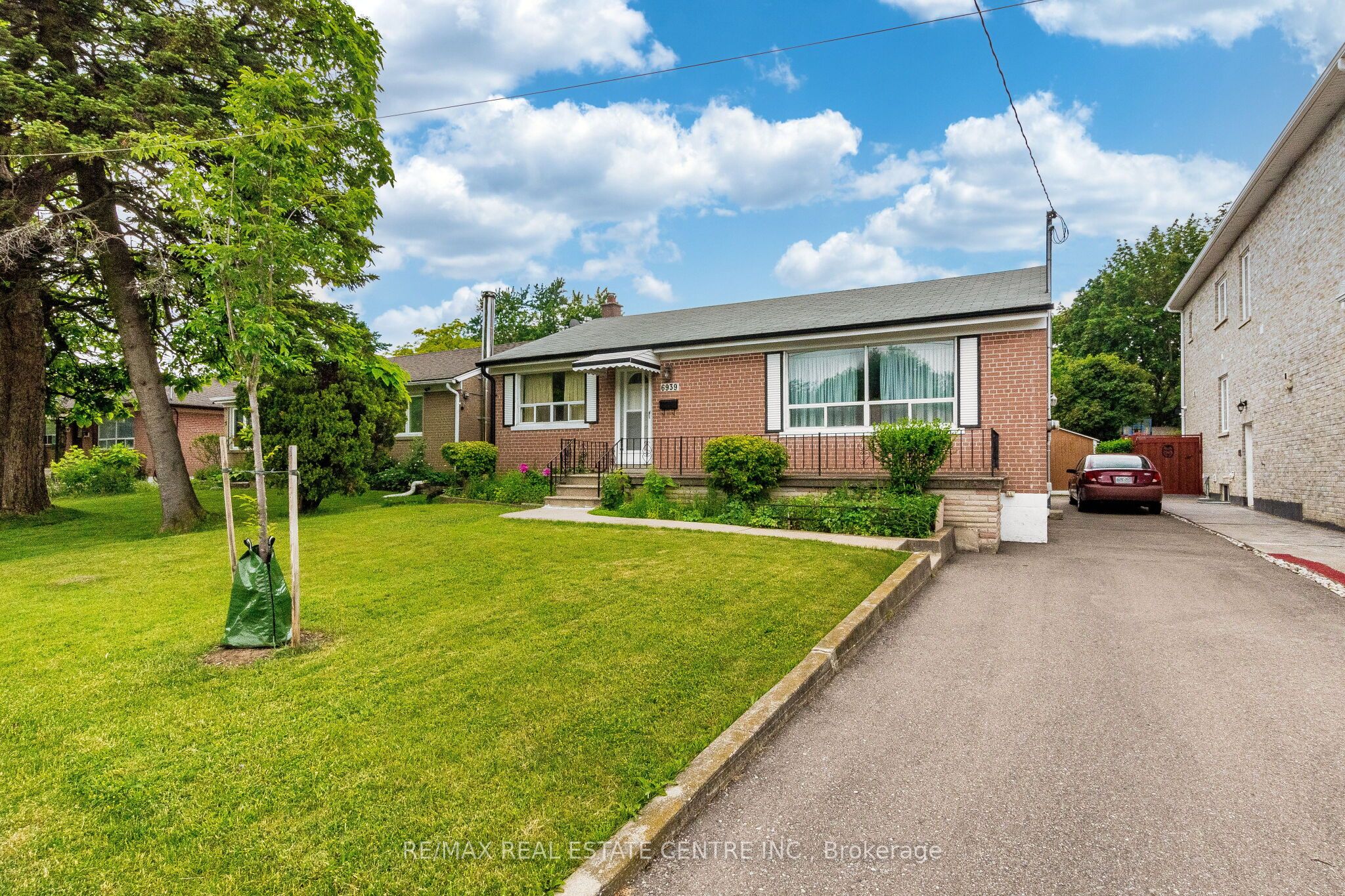 6939 Justine Drive, Mississauga, ON L4T 1M4 photo 3
