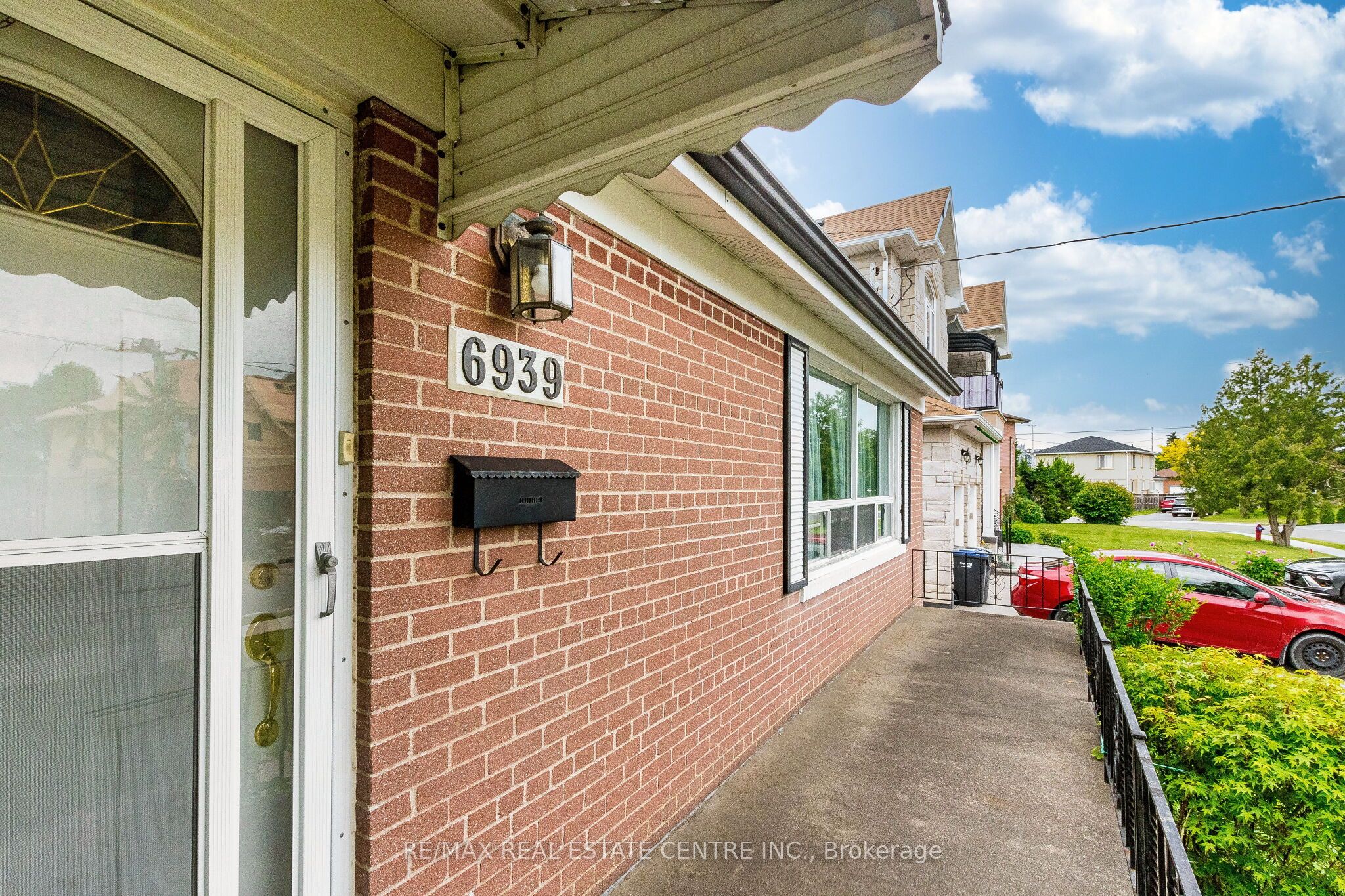 6939 Justine Drive, Mississauga, ON L4T 1M4 photo 5