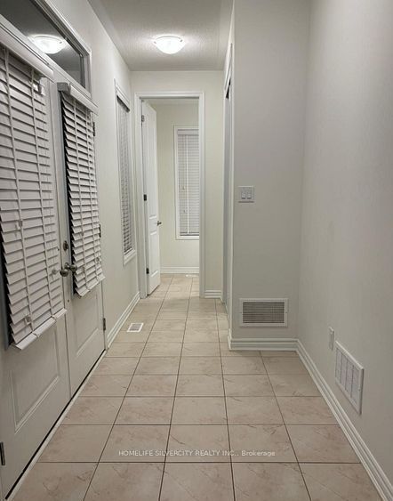 39 Boothill Drive, Brampton, ON L7A 5E4 photo 2