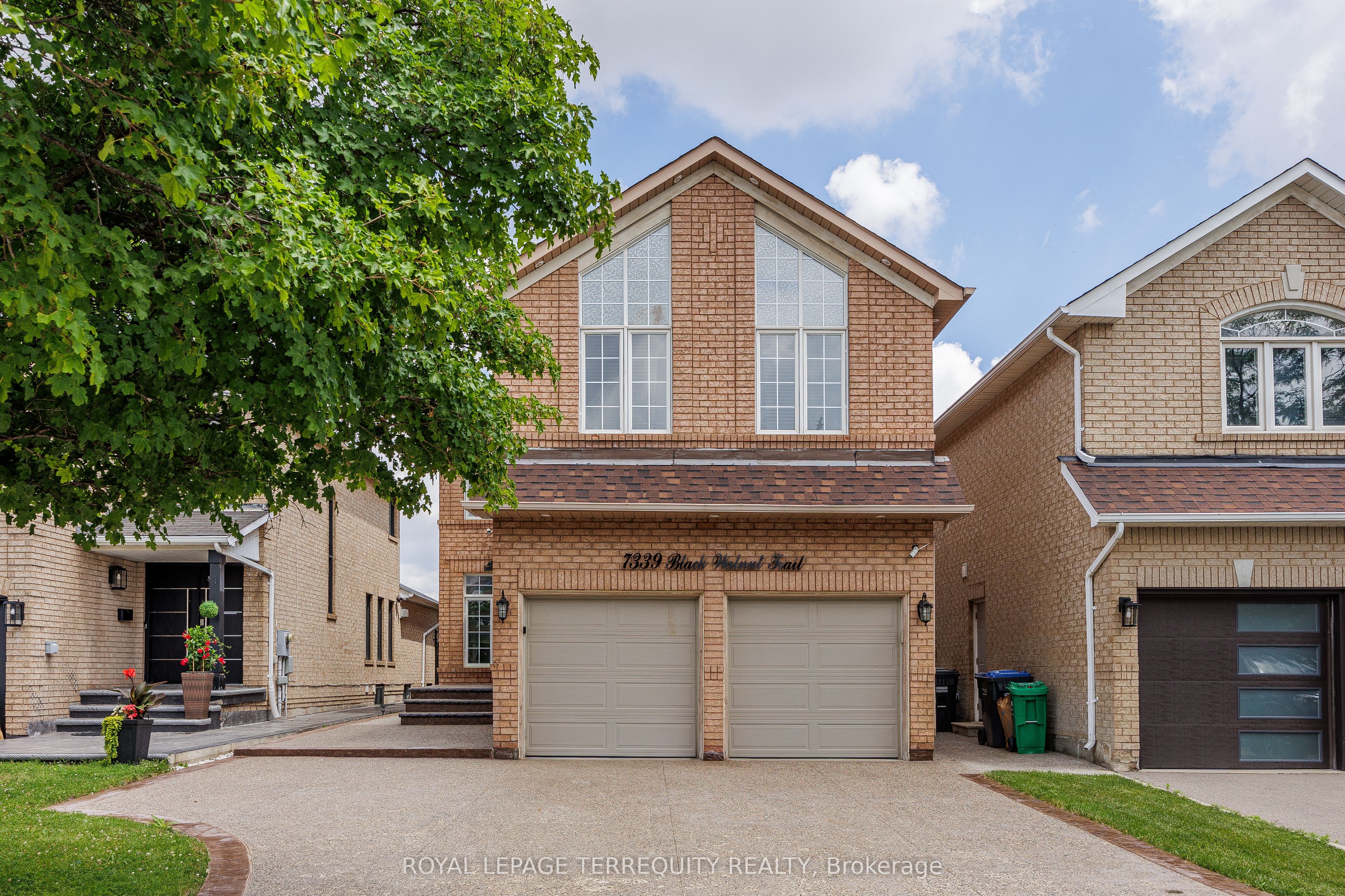 7339 Black Walnut Trail, Mississauga, ON L5N 7M3 photo 2