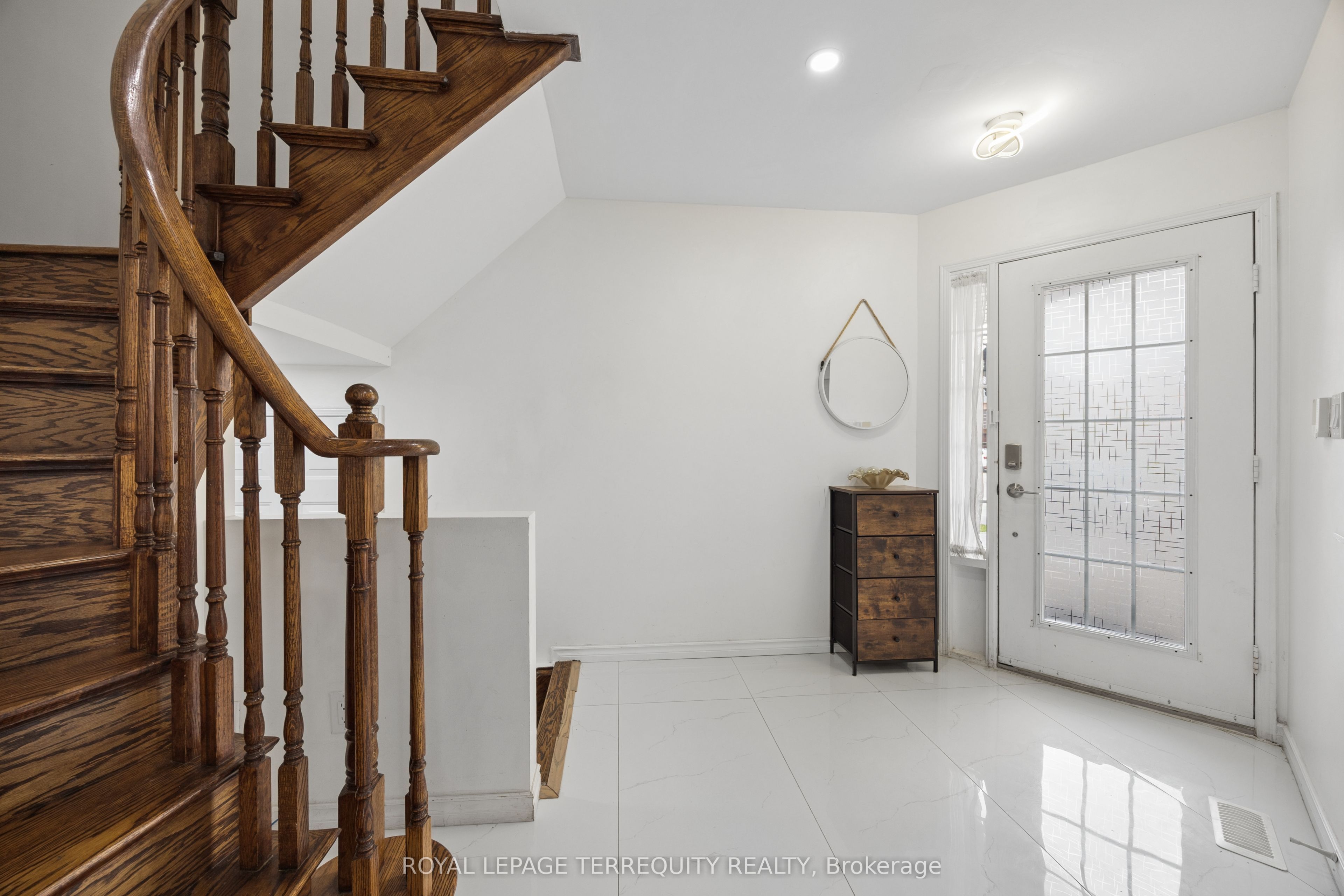 7339 Black Walnut Trail, Mississauga, ON L5N 7M3 photo 3
