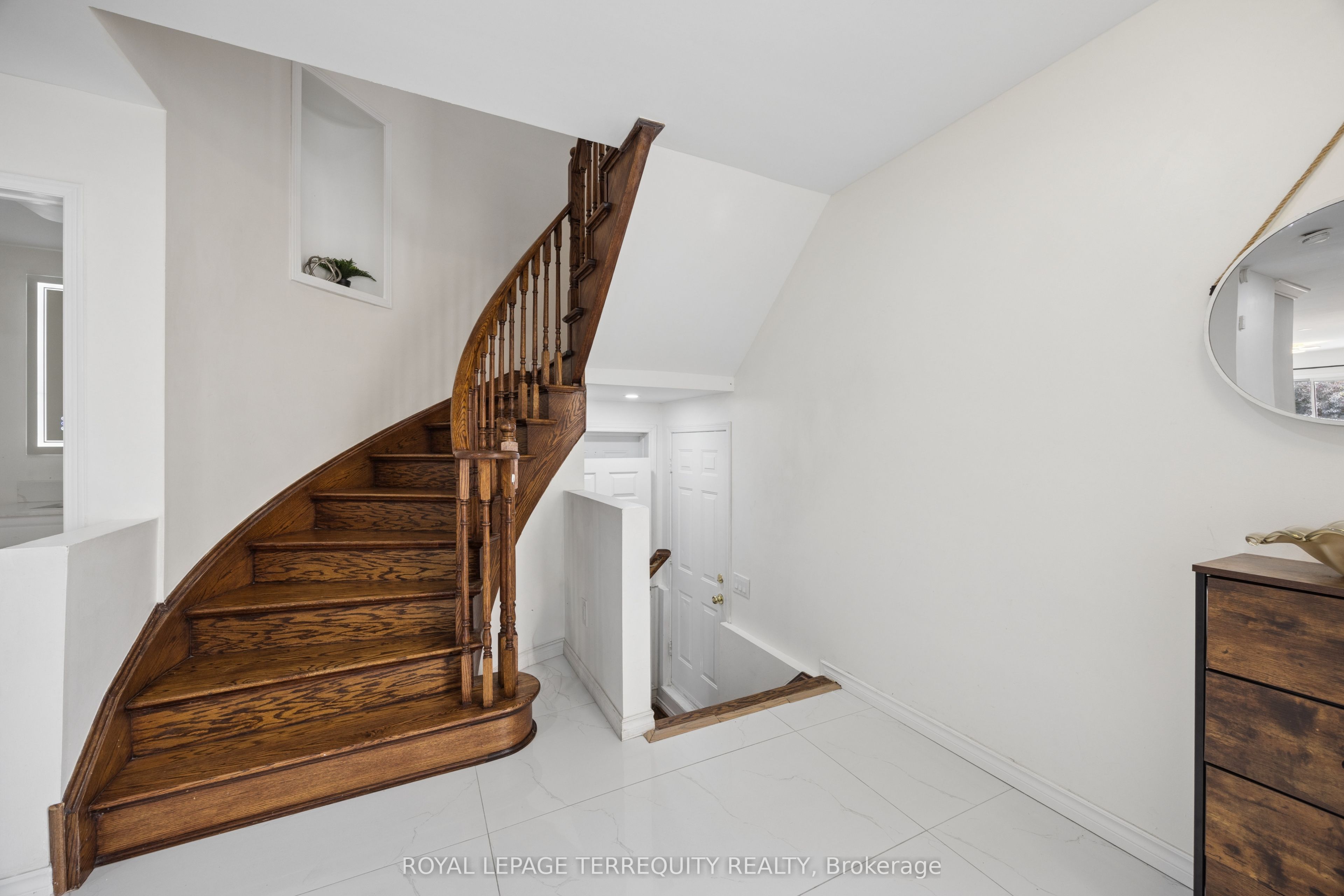 7339 Black Walnut Trail, Mississauga, ON L5N 7M3 photo 5