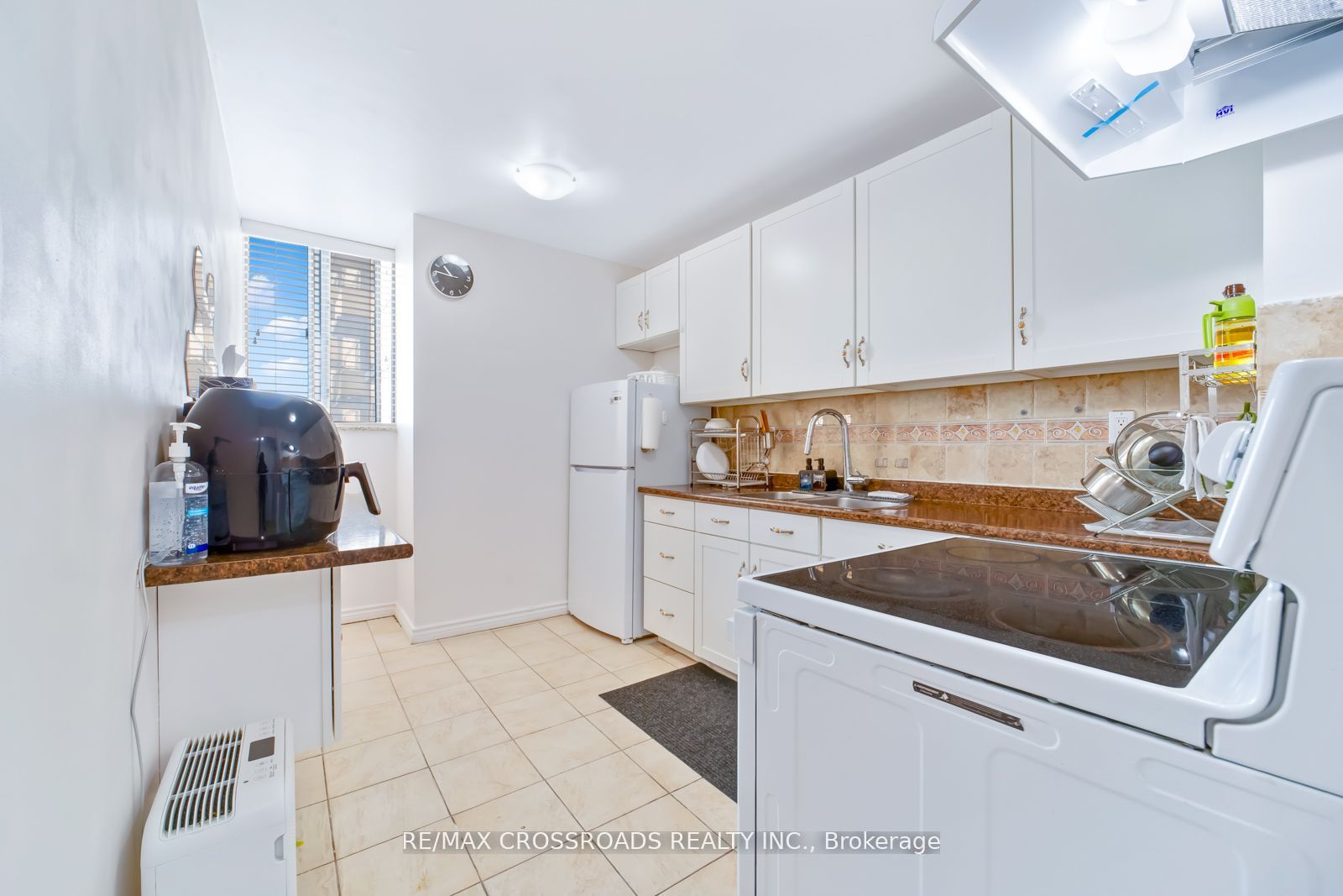340 Dixon Road 1208, Toronto, ON M9R 1T1 photo 3