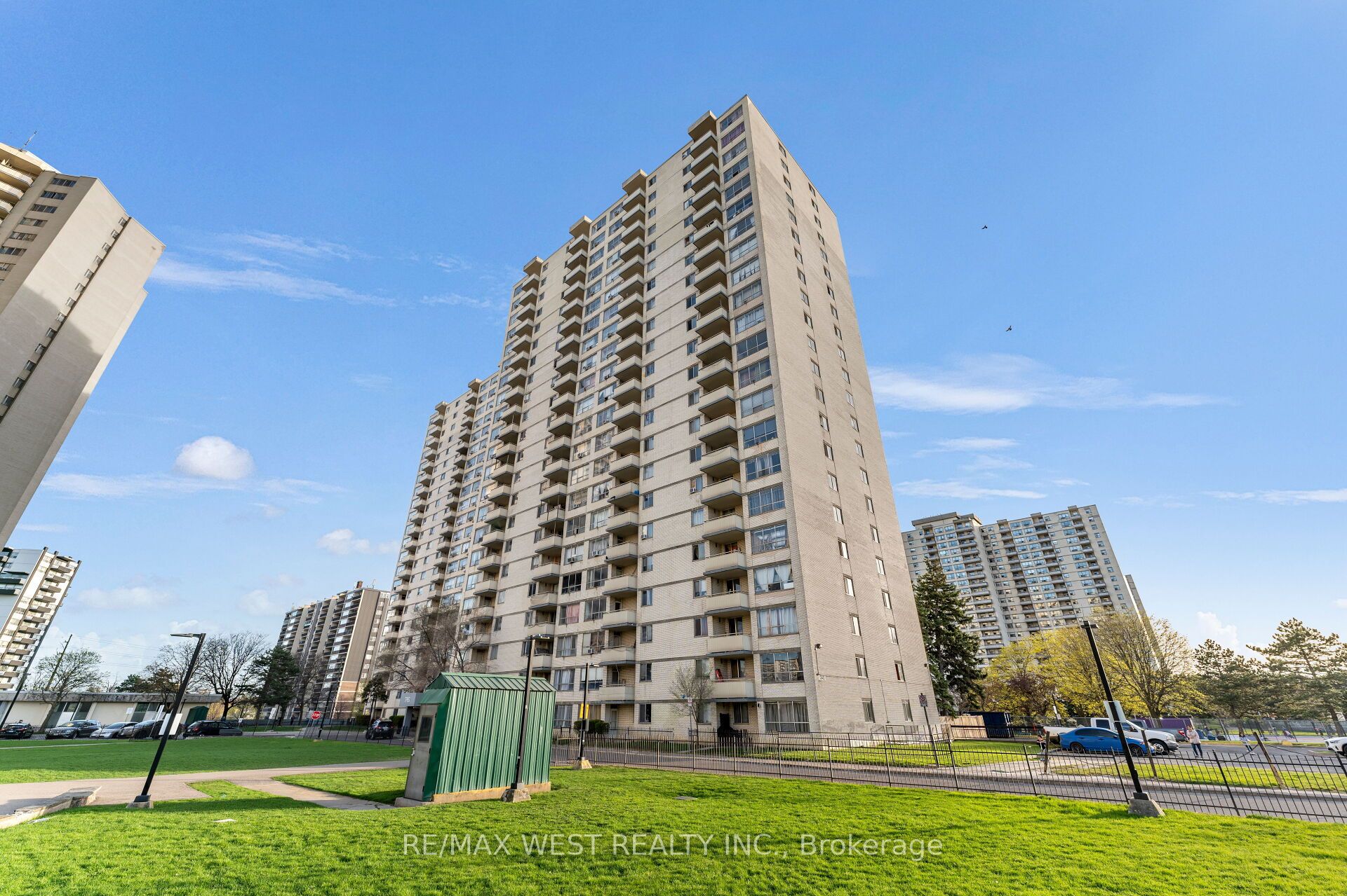 340 Dixon Road 114, Toronto, ON M9R 1T1 photo 2