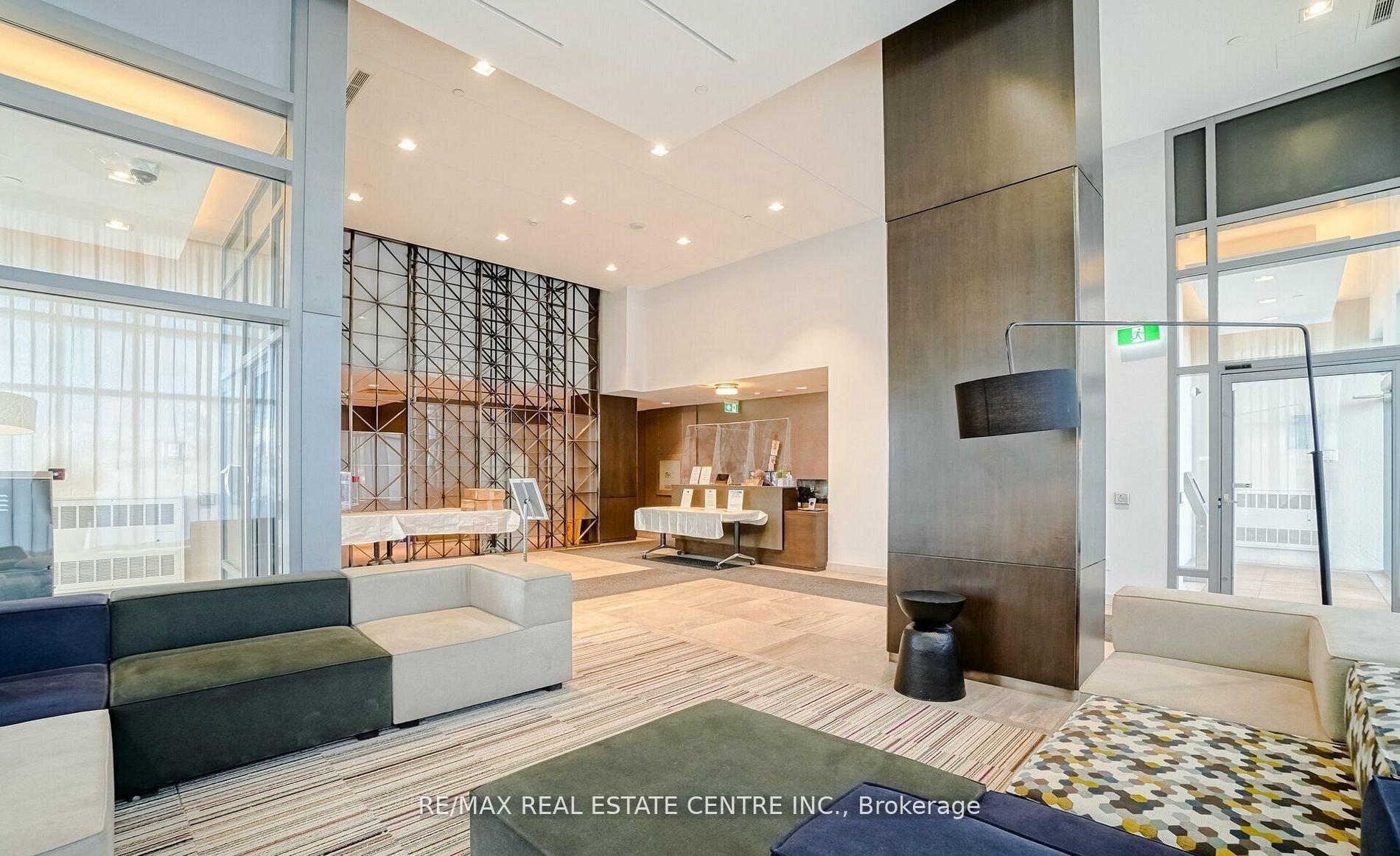 2560 Eglinton Avenue 903, Mississauga, ON L5M 5R1 photo 3