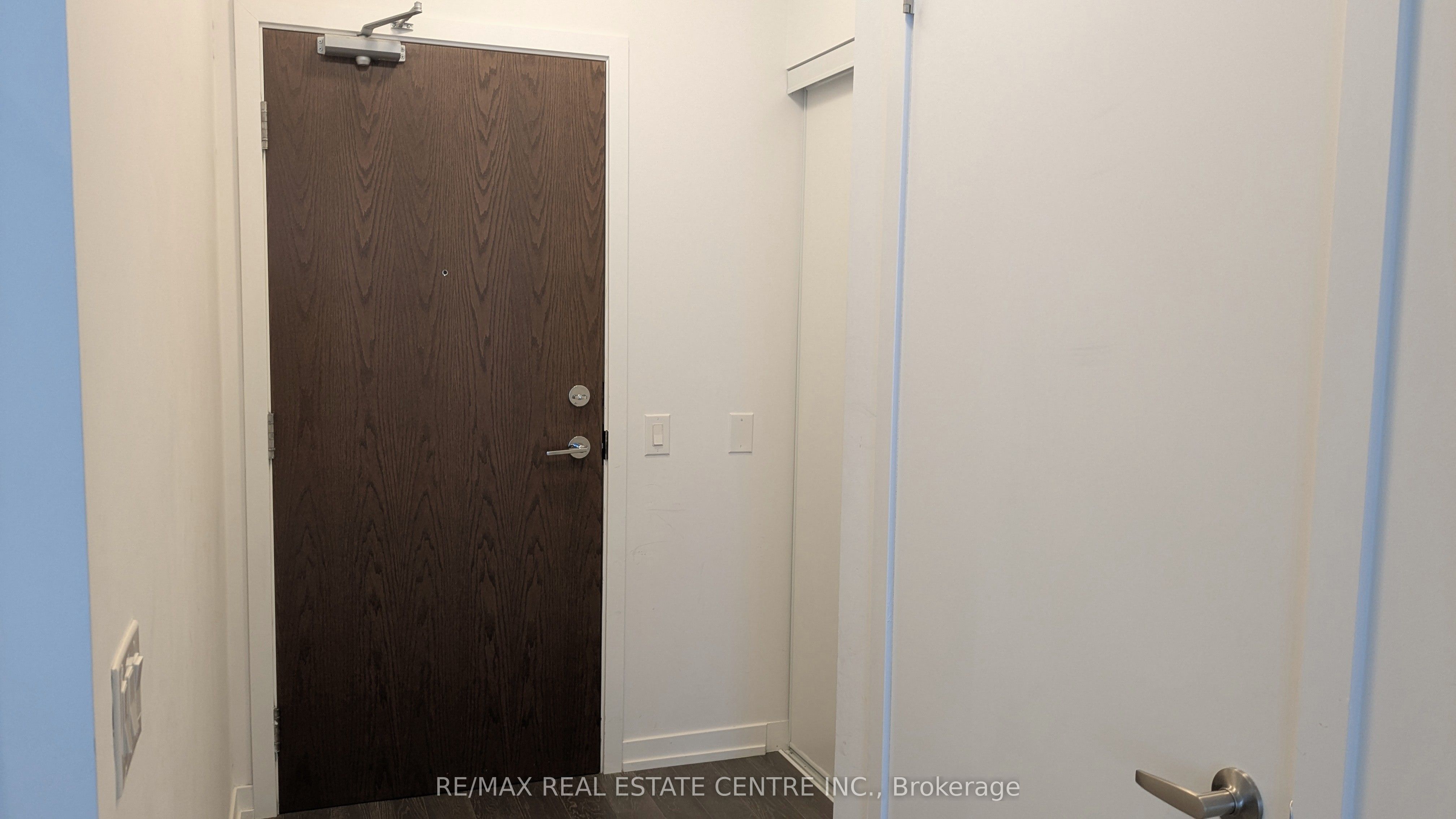 2560 Eglinton Avenue 903, Mississauga, ON L5M 5R1 photo 5