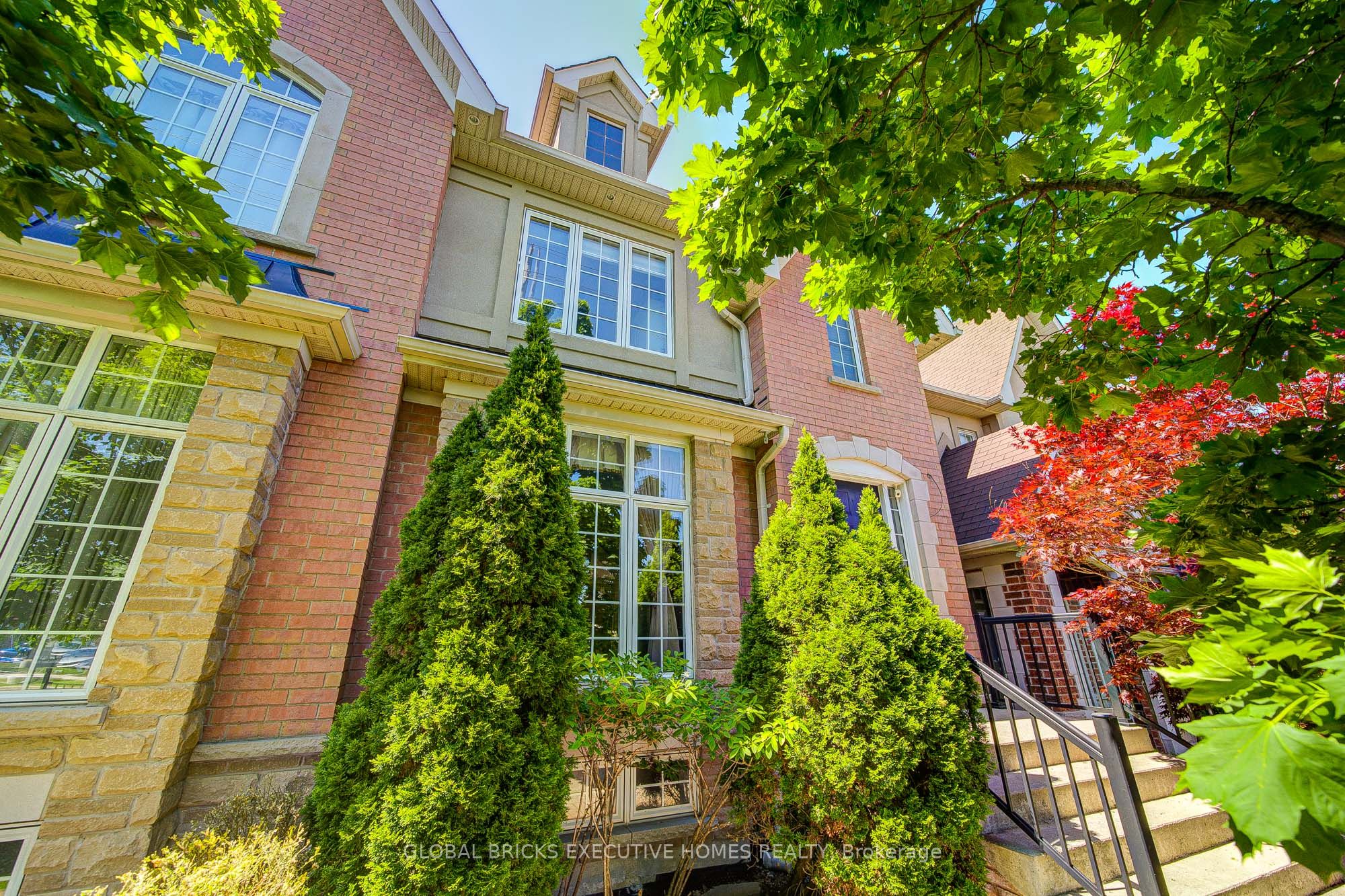 3885 Eglinton Avenue, Mississauga, ON L5M 7Z7 photo 2